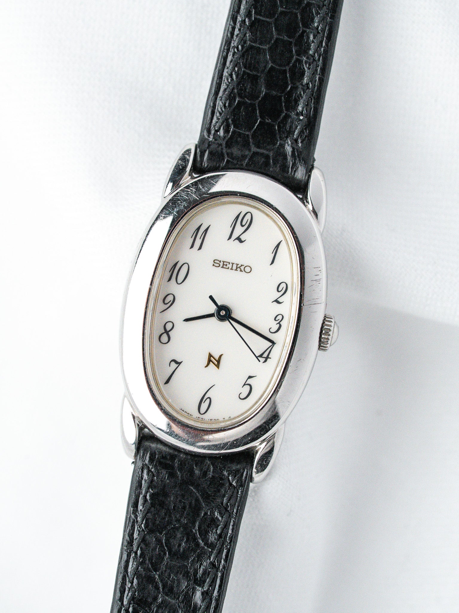Montre Seiko Noie 1F21-5B70 Acier — Baignoire Ovale (1990s)