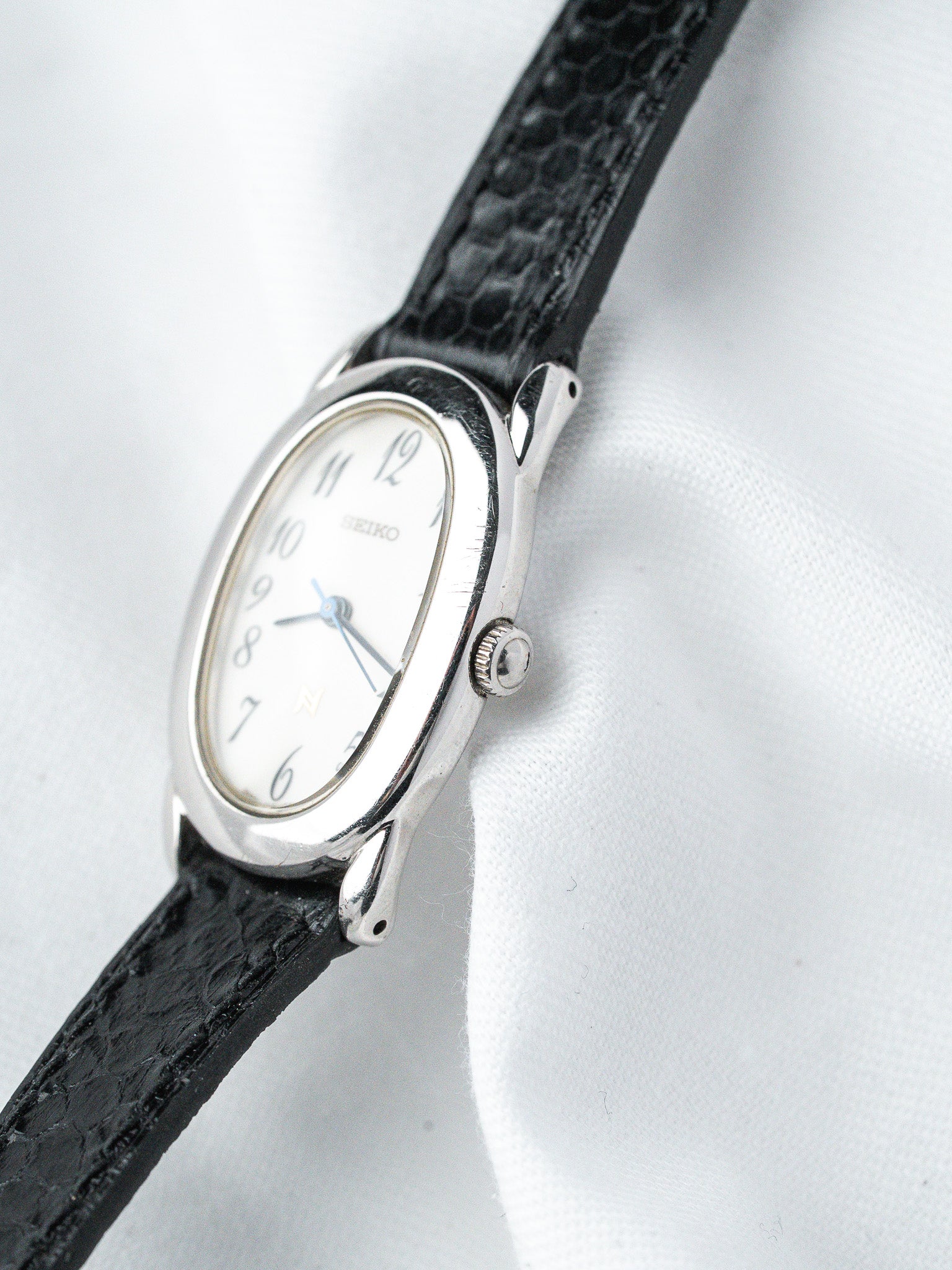 Montre Seiko Noie 1F21-5B70 Acier — Baignoire Ovale (1990s)
