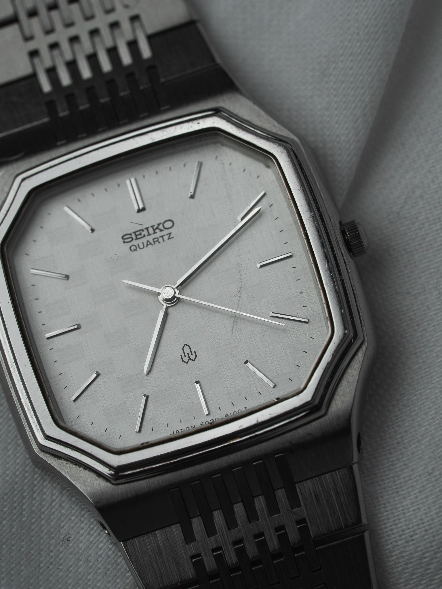 Montre Seiko 6030-5080 Acier — Coussin Cadran Damier Tissé (1980)