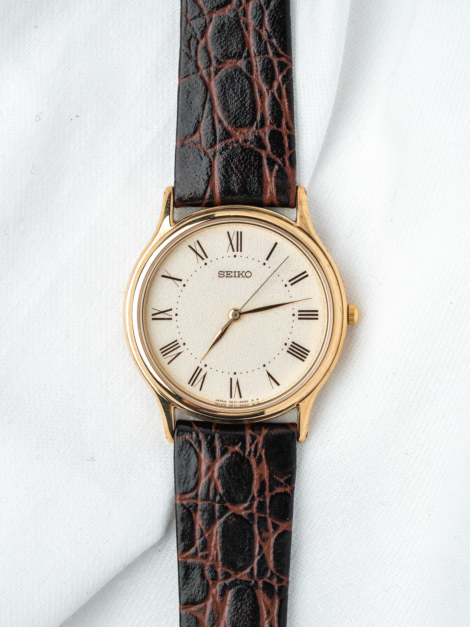 Винтажные часы Seiko 5E31-6040 позолоченные — циферблат с римскими цифрами, пескоструйная отделка (2001) 