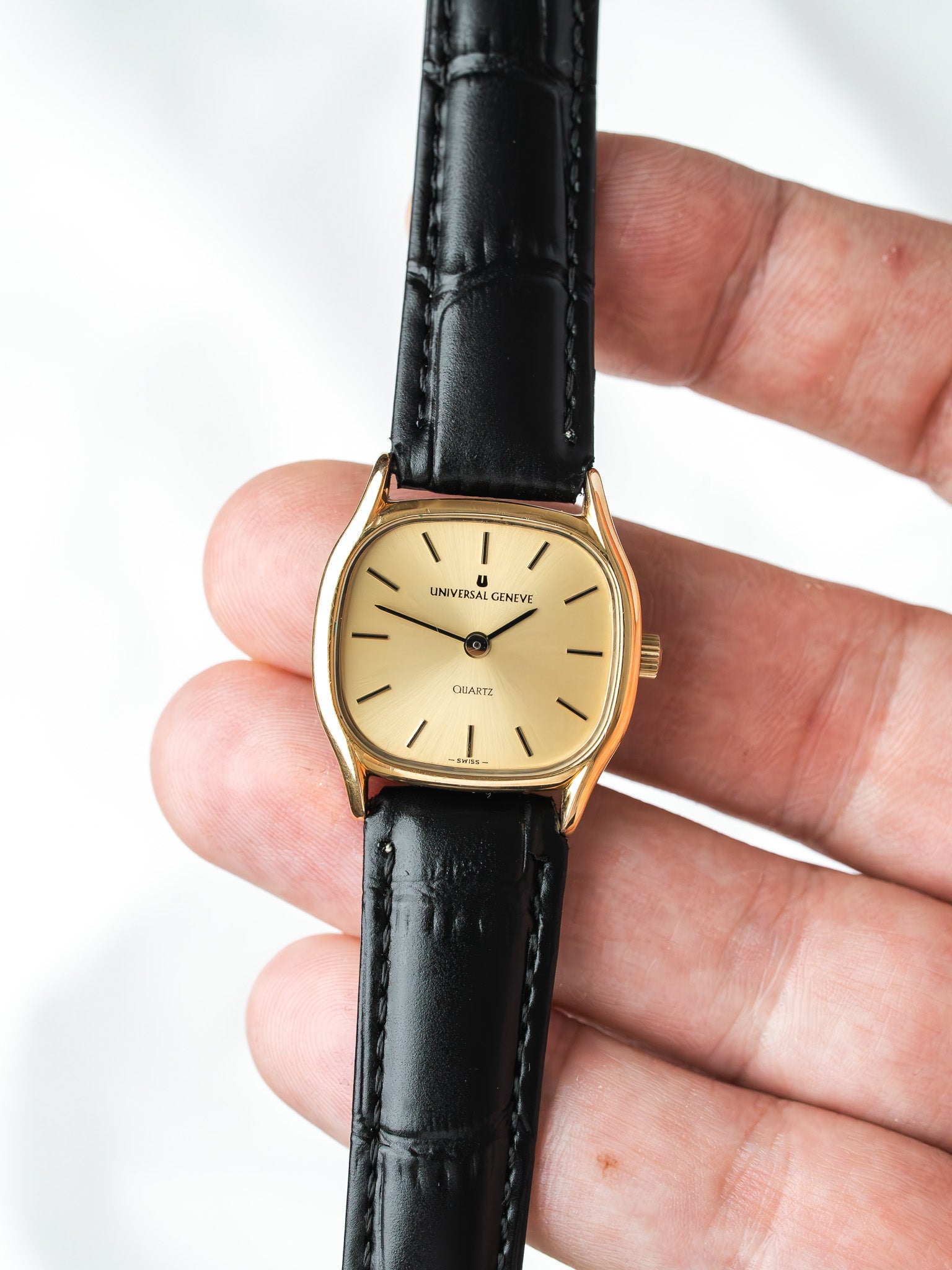 Orologio Universal Genève 543720 placcato oro — Cassa a cuscino dorata (1980s) 