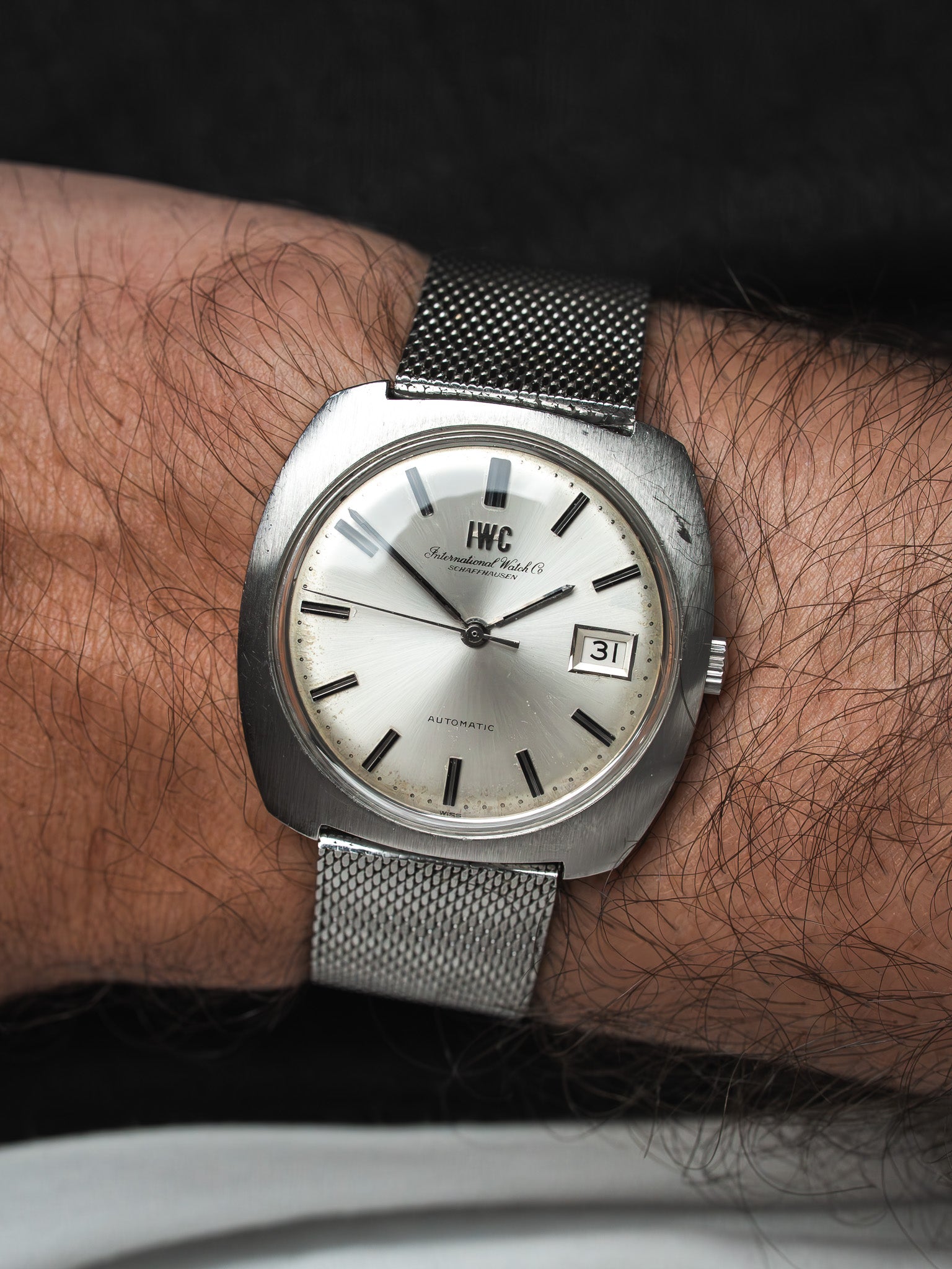 IWC 8541 钢制腕表 — 枕形一体式表壳 银色表盘 (1970s) 