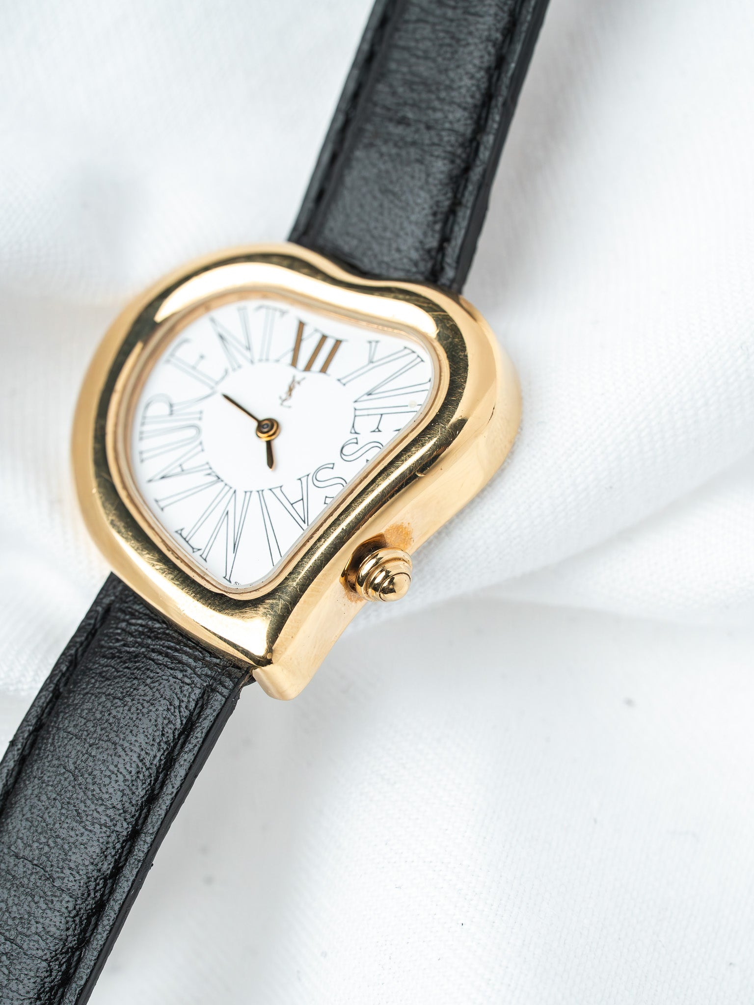Montre Yves Saint Laurent Cœur Plaqué Or — Cadran Signature (1990s)