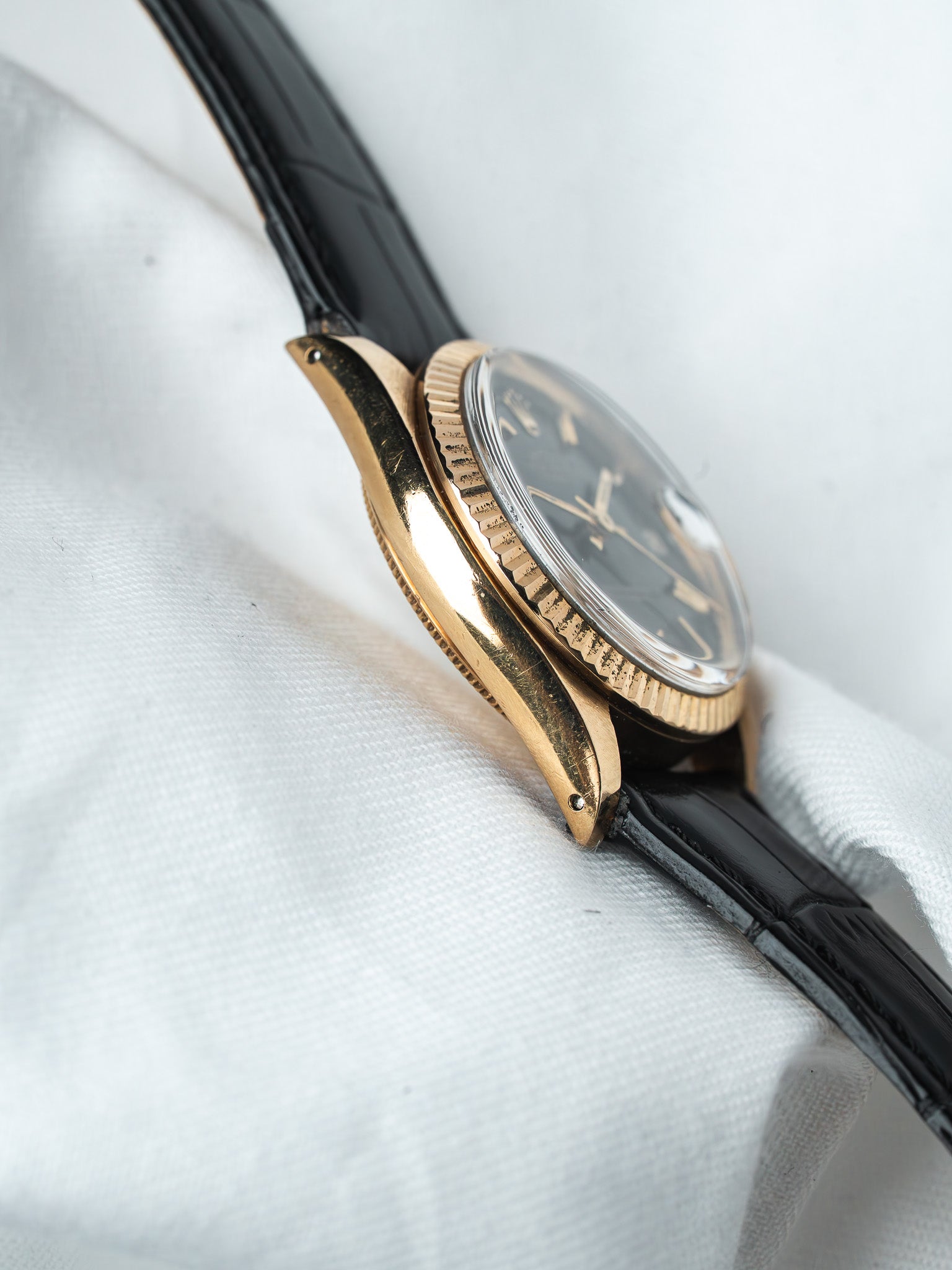 Rolex Datejust 6827 Or 18k — Cadran Noir Lunette Cannelée (1979)