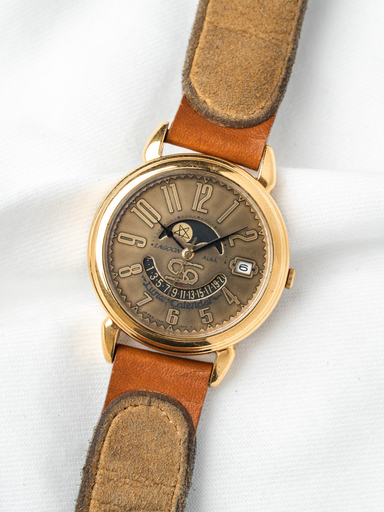 Montre Alba Lagoon V338-6B80 Plaqué Or — Calendrier Lunaire (1990s)