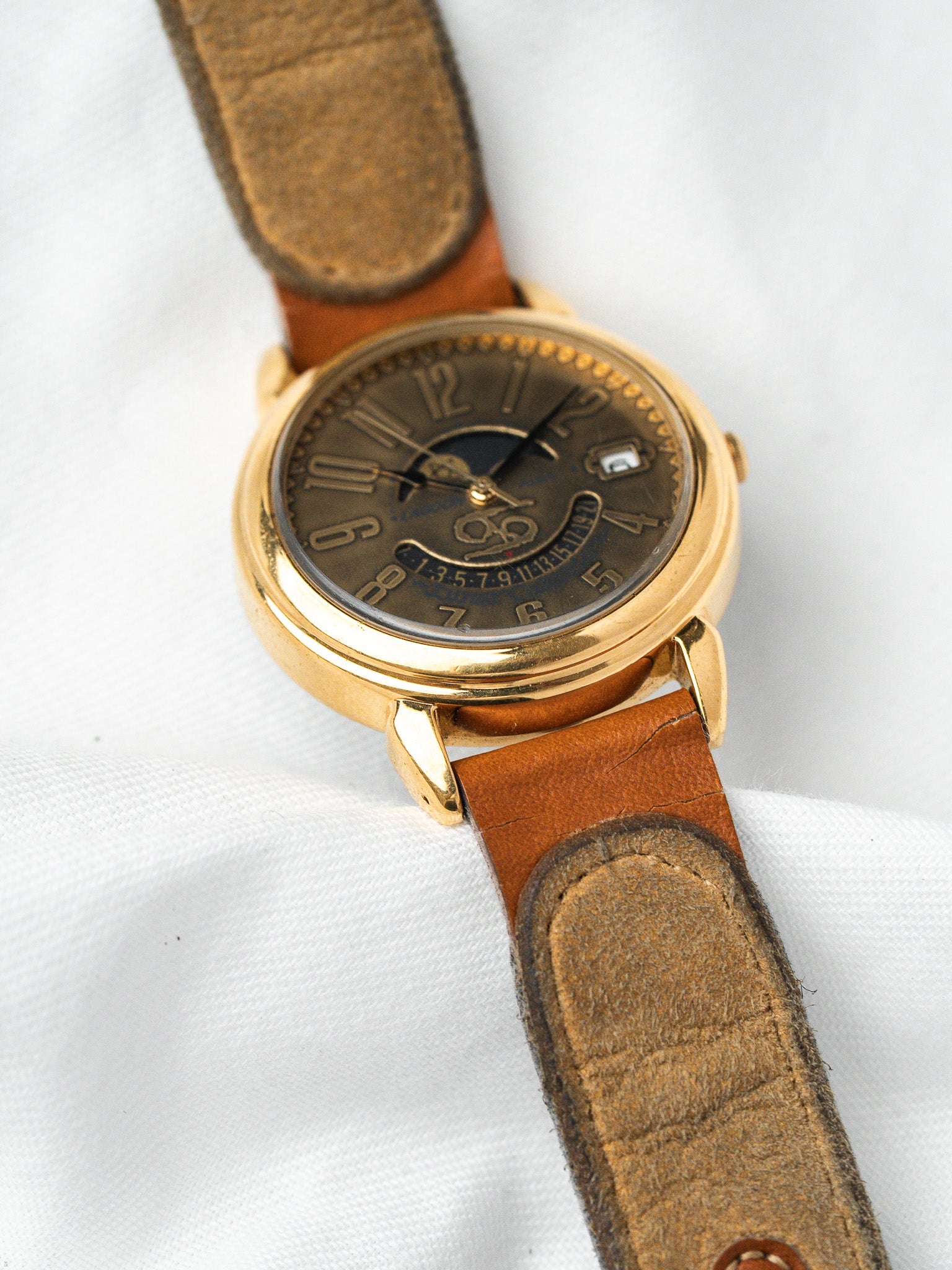 Montre Alba Lagoon V338-6B80 Plaqué Or — Calendrier Lunaire (1990s)