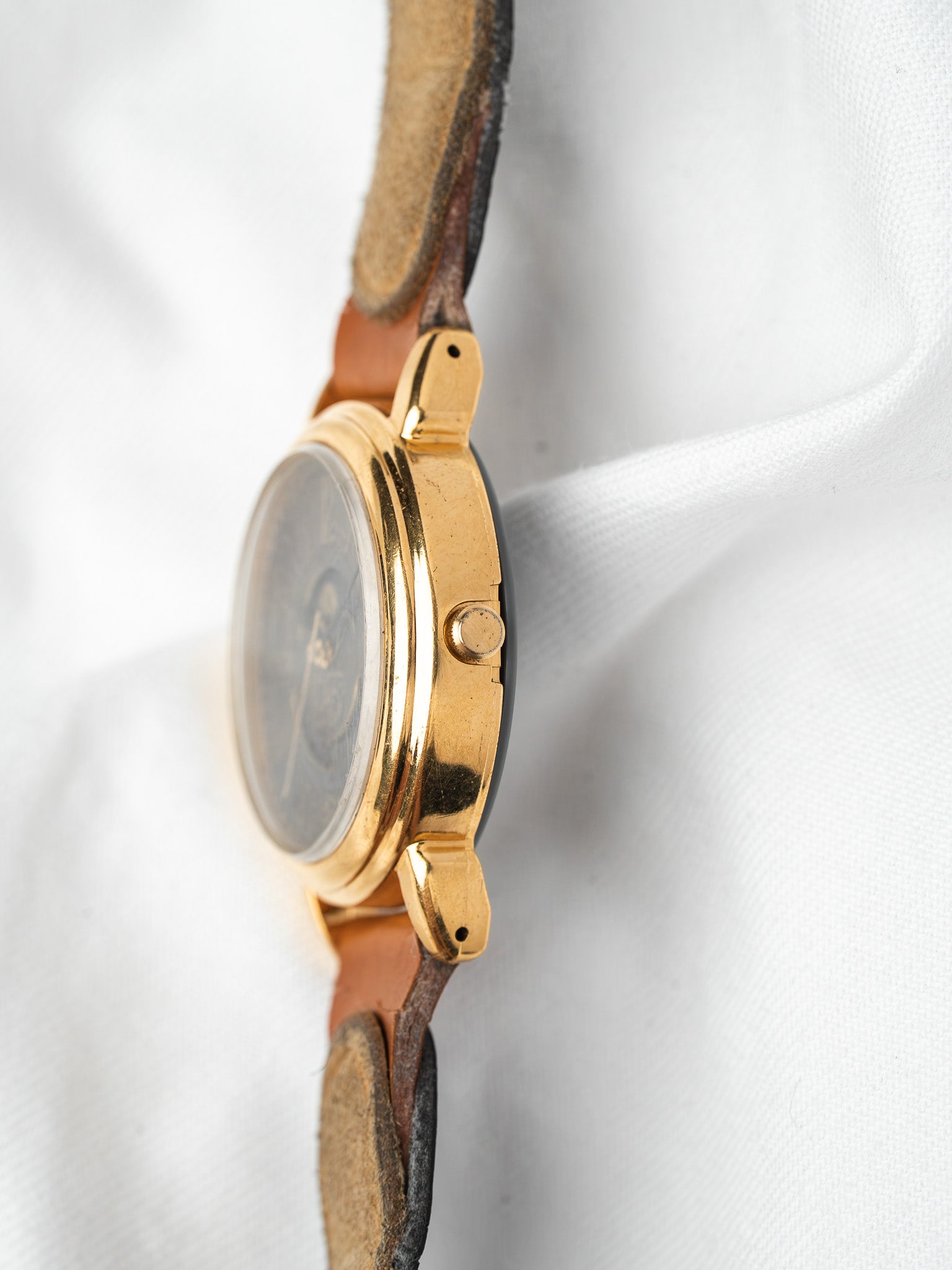 Montre Alba Lagoon V338-6B80 Plaqué Or — Calendrier Lunaire (1990s)