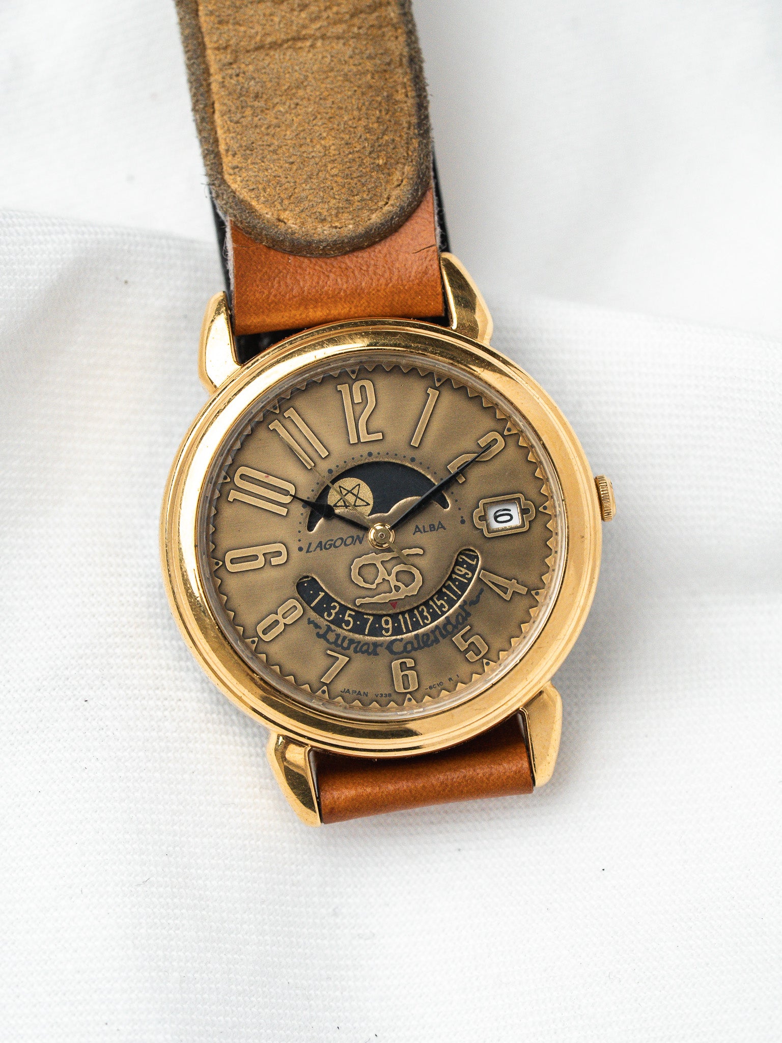 Montre Alba Lagoon V338-6B80 Plaqué Or — Calendrier Lunaire (1990s)