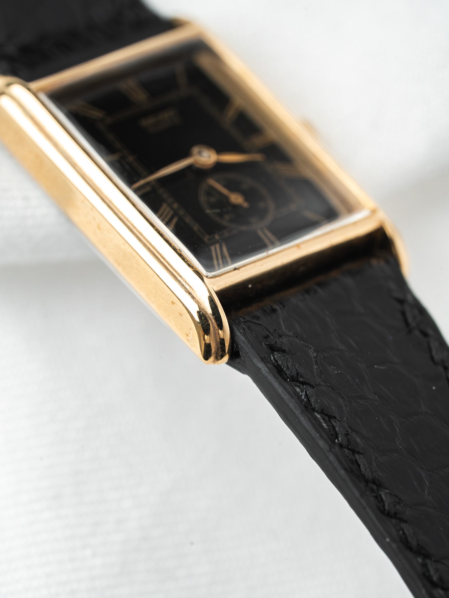 Montre Seiko 1428-5020 Plaqué Or — Mini Tank Cadran Noir Déco (1981)