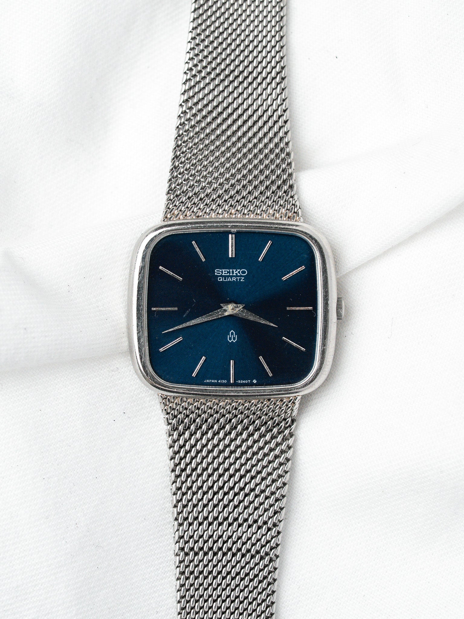 Seiko Quartz vintage watch with blue dial and mesh bracelet