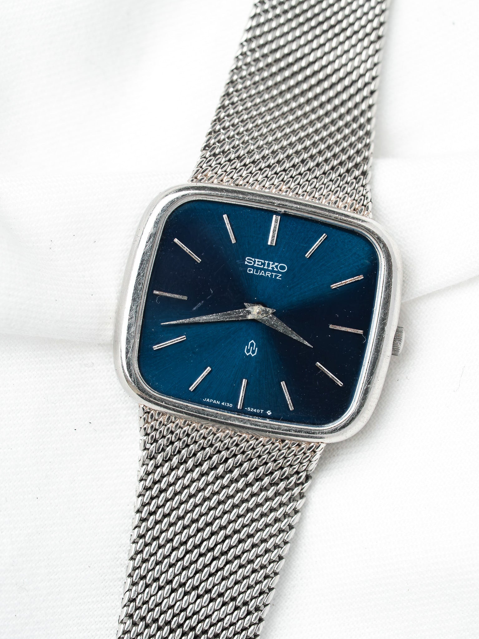 Seiko Quartz vintage watch with blue dial and mesh bracelet