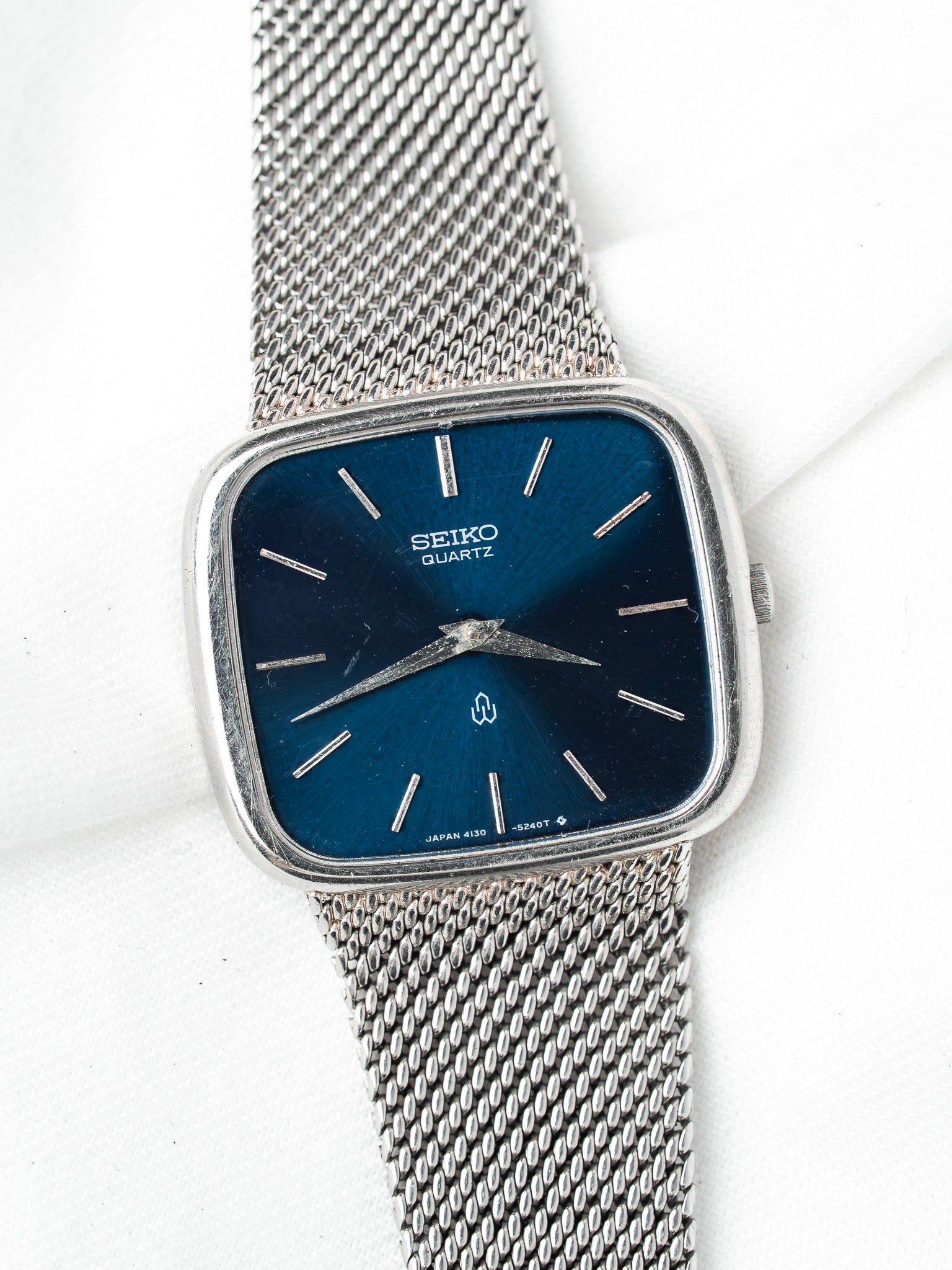 Seiko Quartz vintage watch with blue dial and mesh bracelet