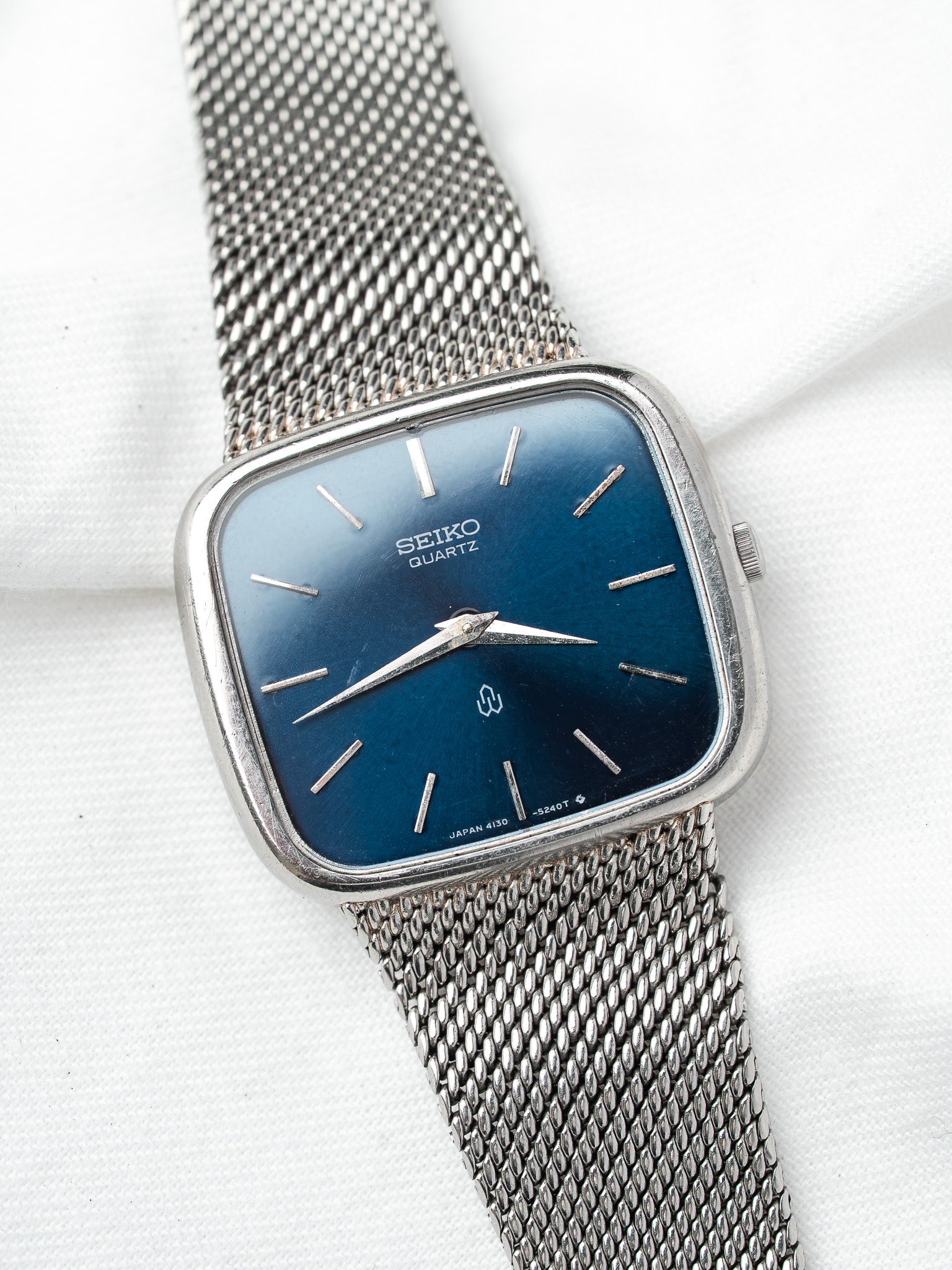Seiko Quartz vintage watch with blue dial and mesh bracelet