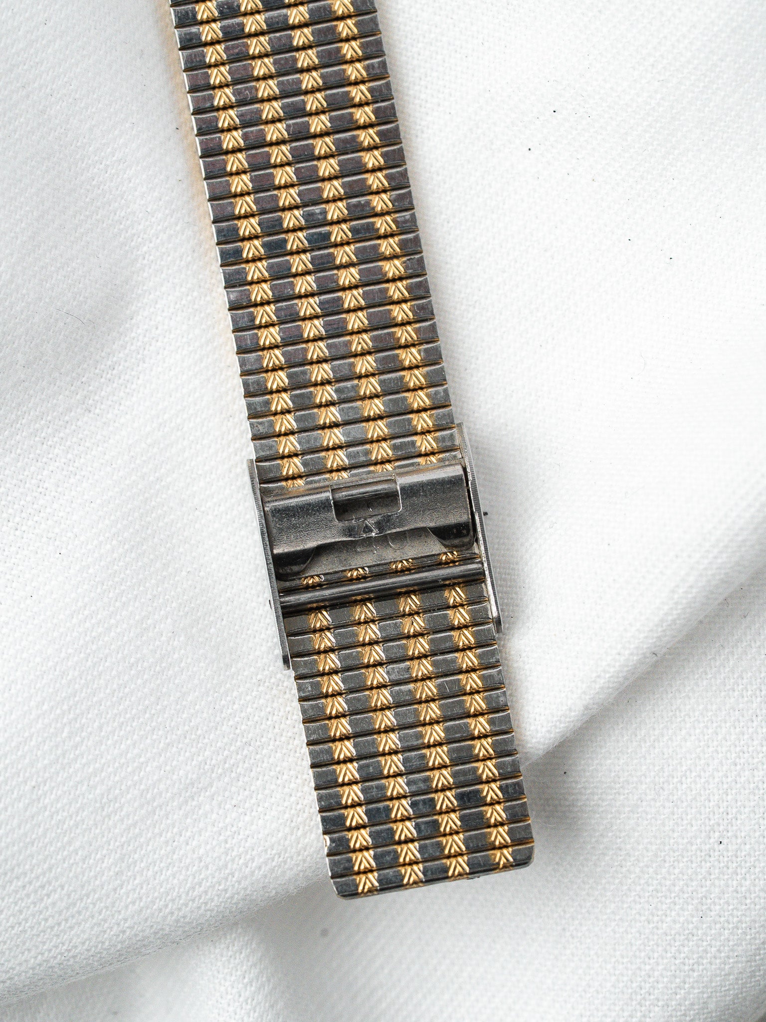 Montre Elgin Hexagonale Bicolore — Cadran Noir Pailleté (1981)