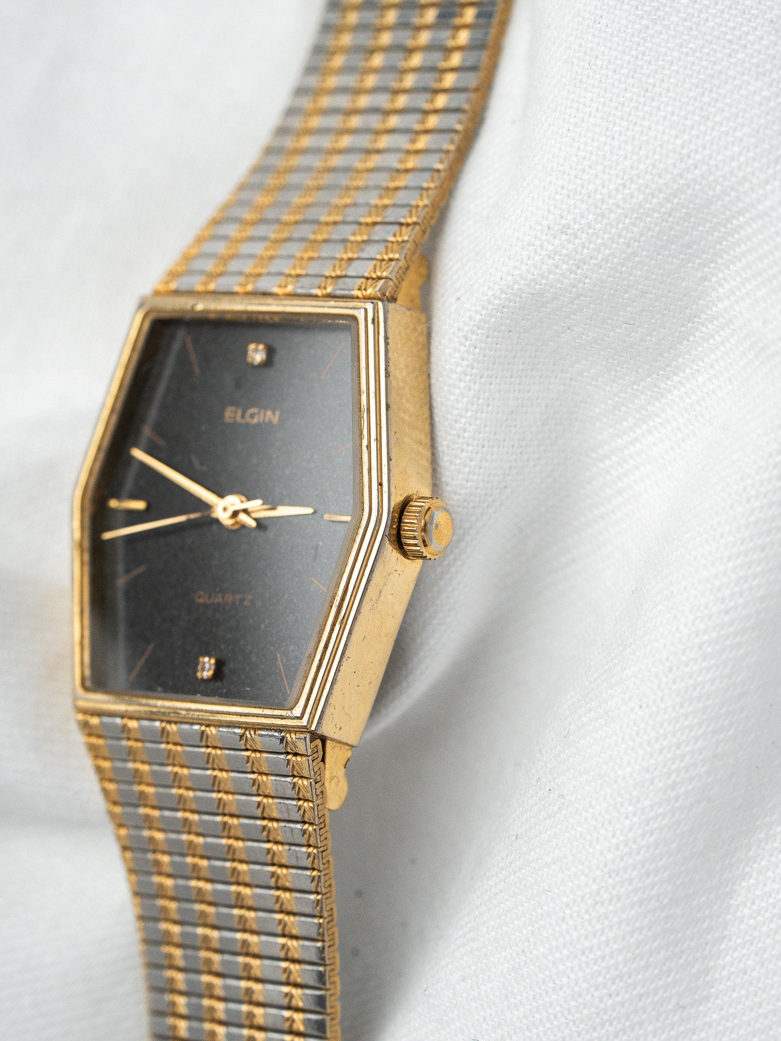 Montre Elgin Hexagonale Bicolore — Cadran Noir Pailleté (1981)