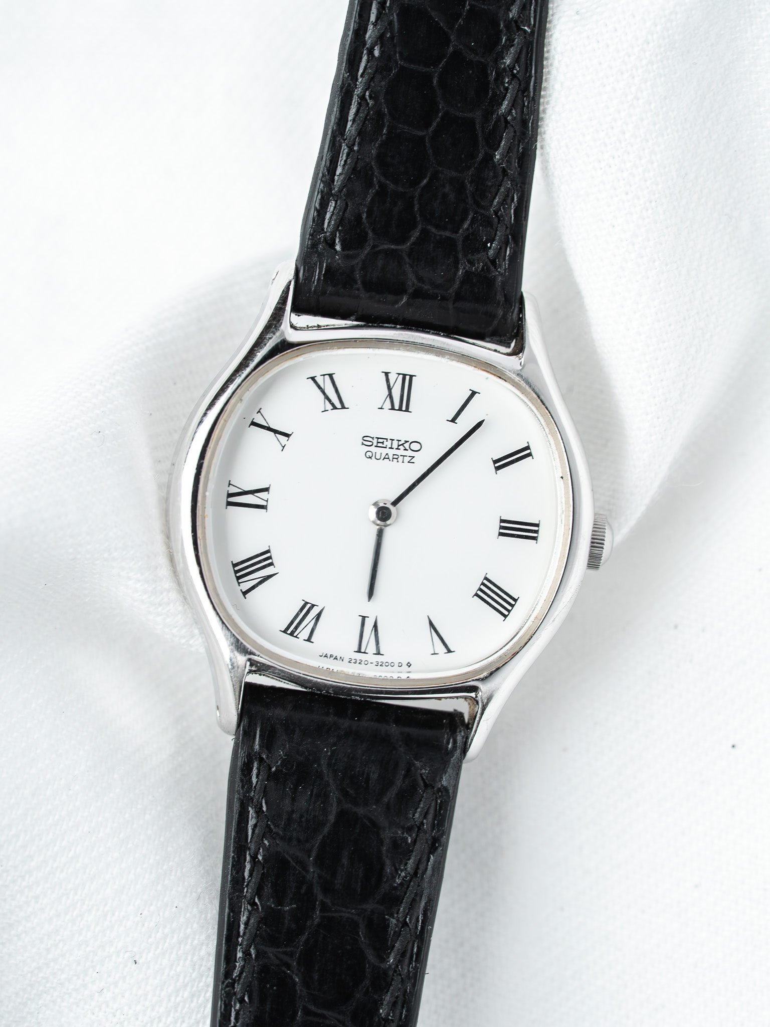 Montre Seiko 2320-6640 Acier — Coussin Cadran Romain (1981)