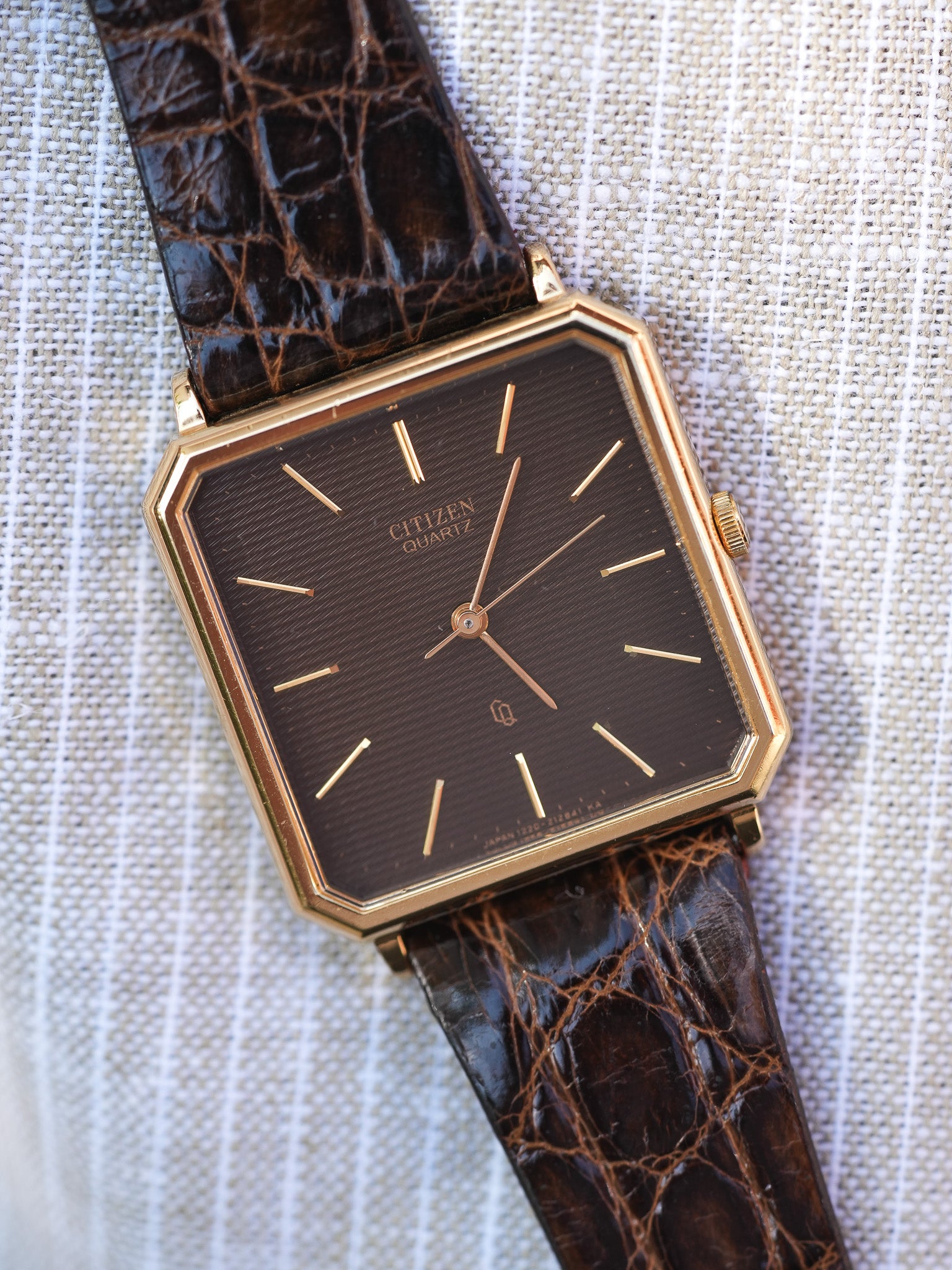 Citizen - Carré Chocolat Tapisserie Or - NOS - 1980s