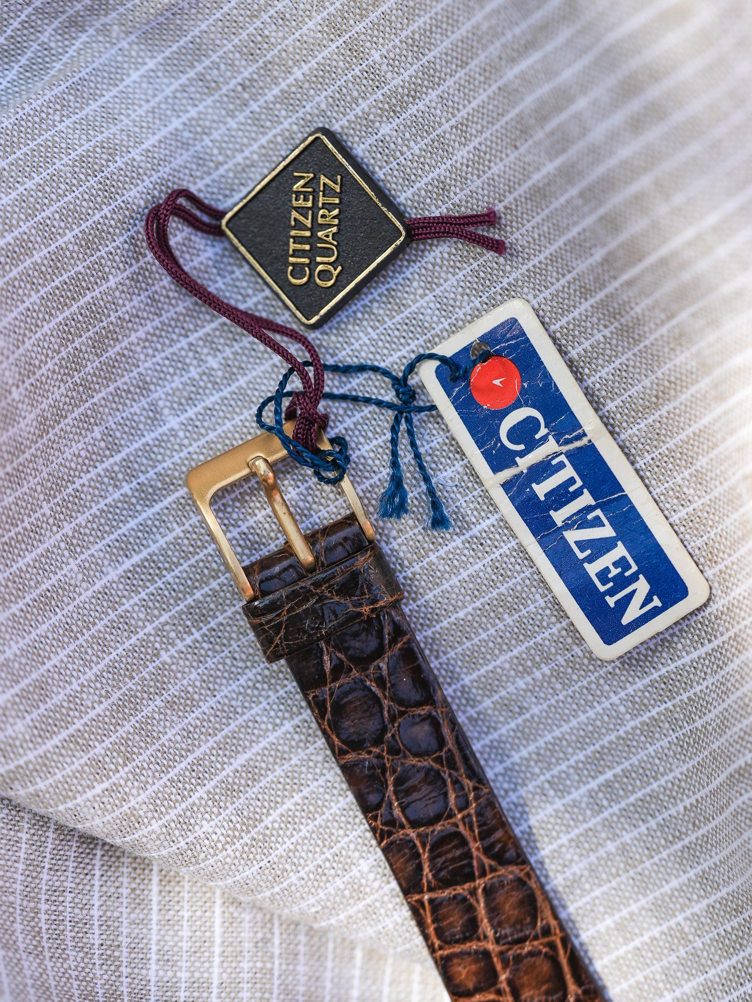 Citizen - Carré Chocolat Tapisserie Or - NOS - 1980s