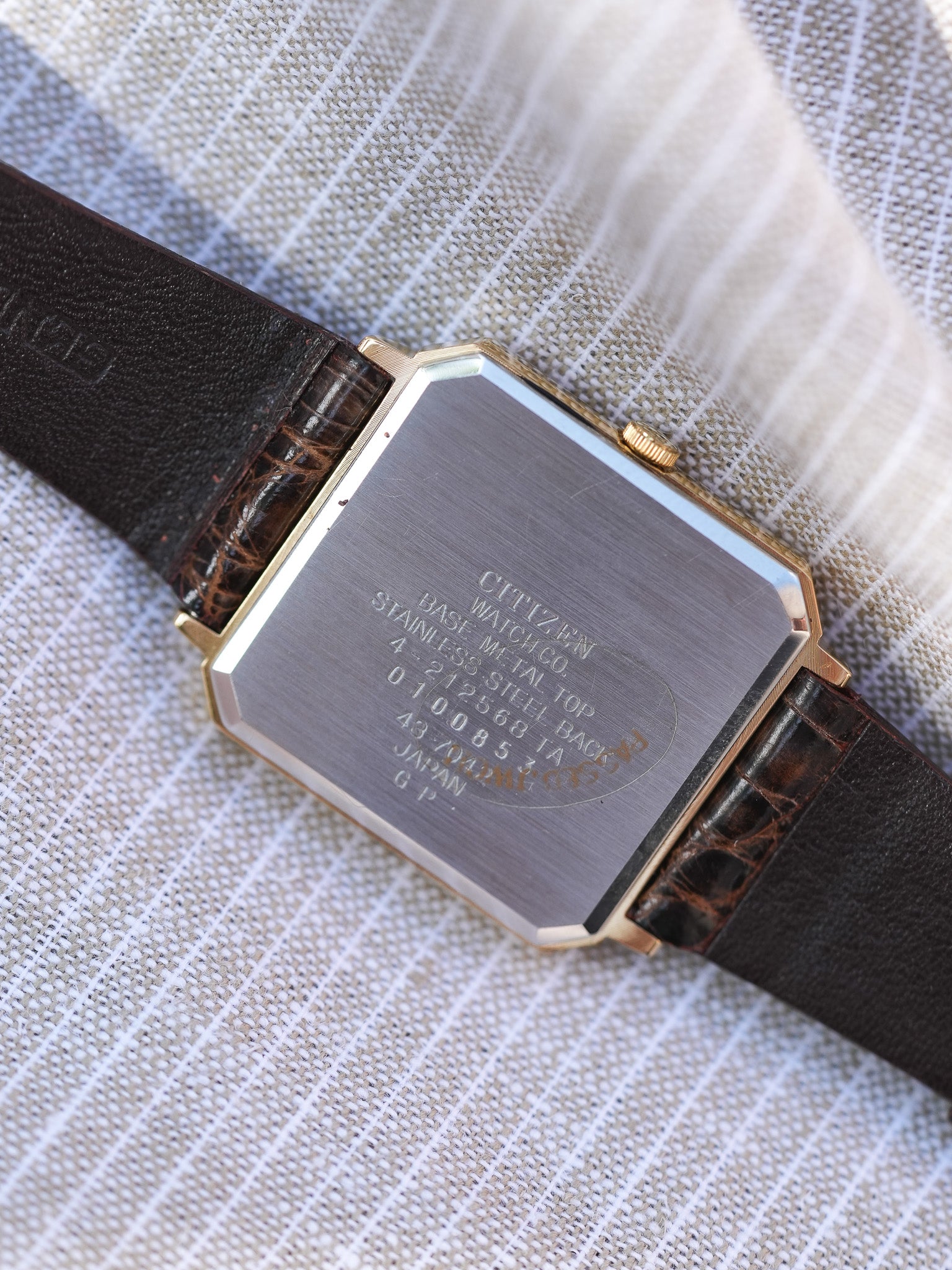 Citizen - Carré Chocolat Tapisserie Or - NOS - 1980s