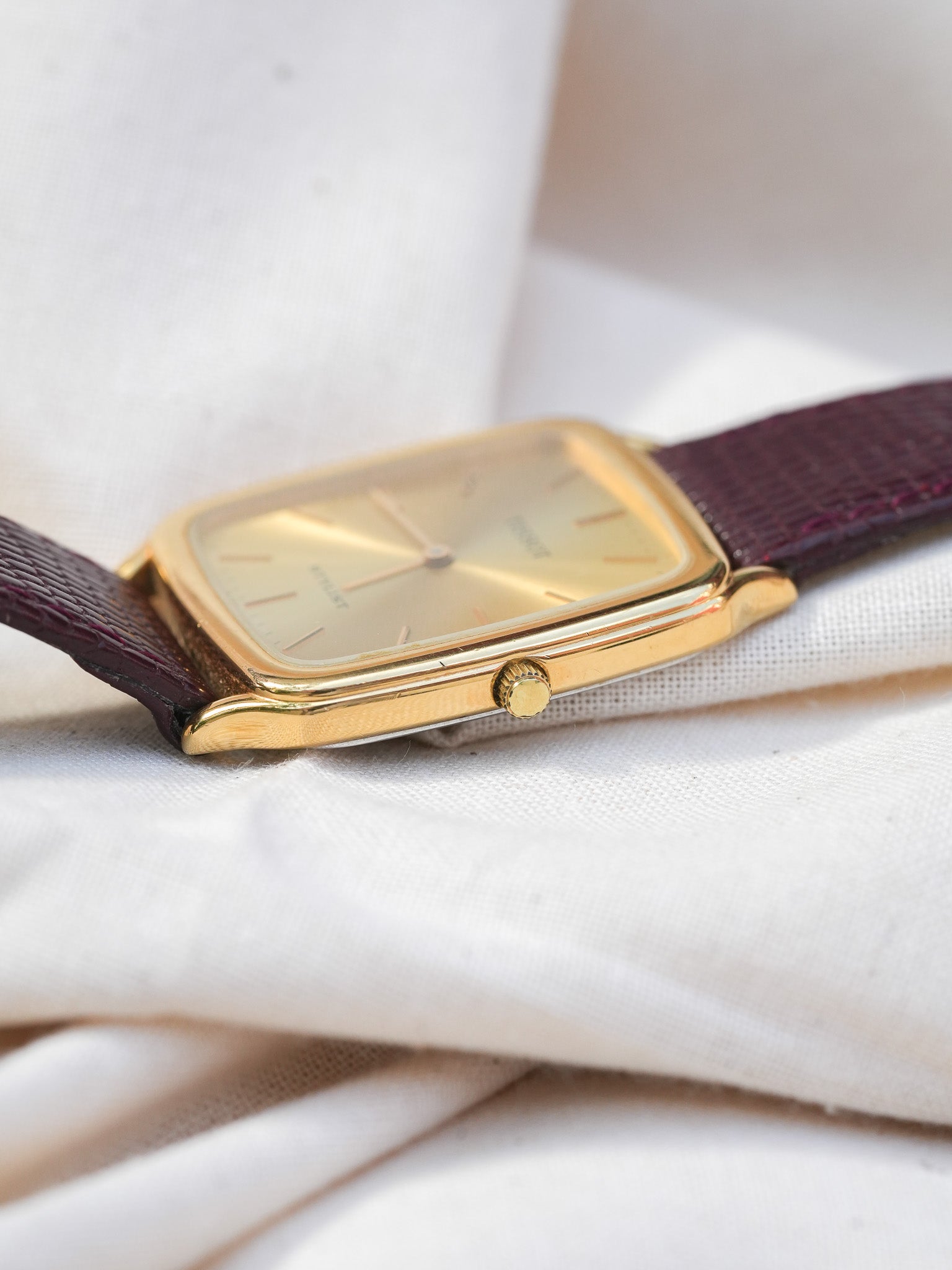 TIssot - Tonneau Stylist plaqué or - 1990s