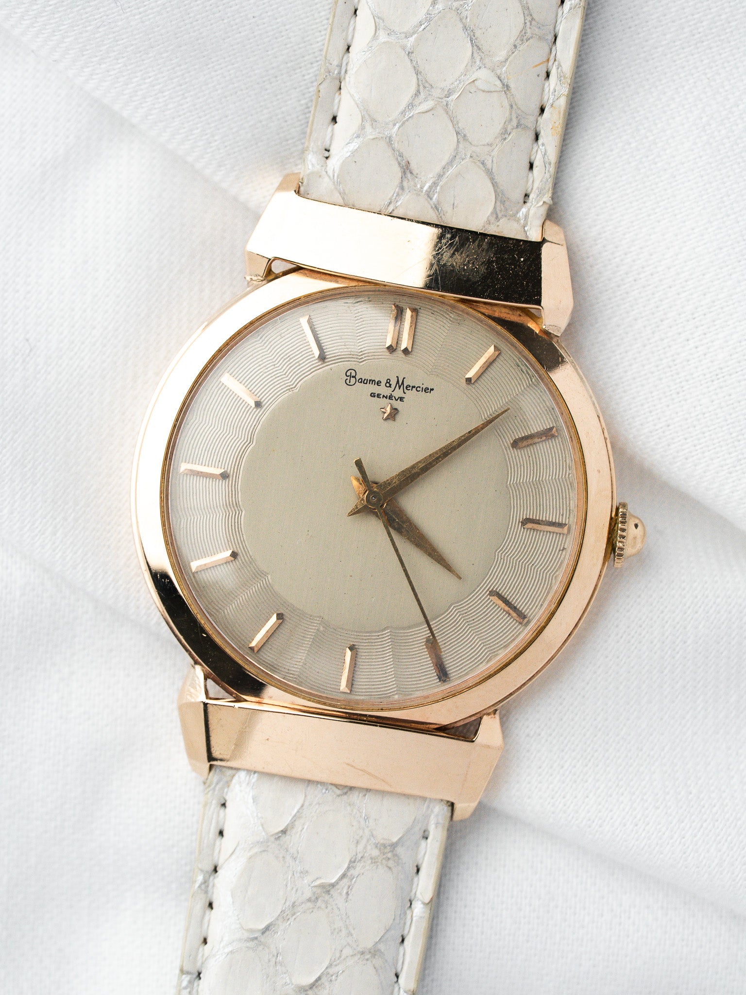 Montre Baume & Mercier Vintage Or 14k — Cornes en Pont (1950s)