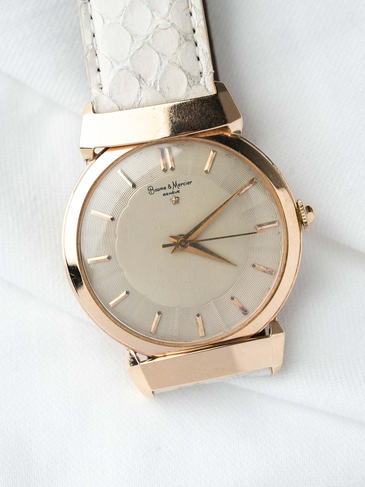 Montre Baume & Mercier Vintage Or 14k — Cornes en Pont (1950s)