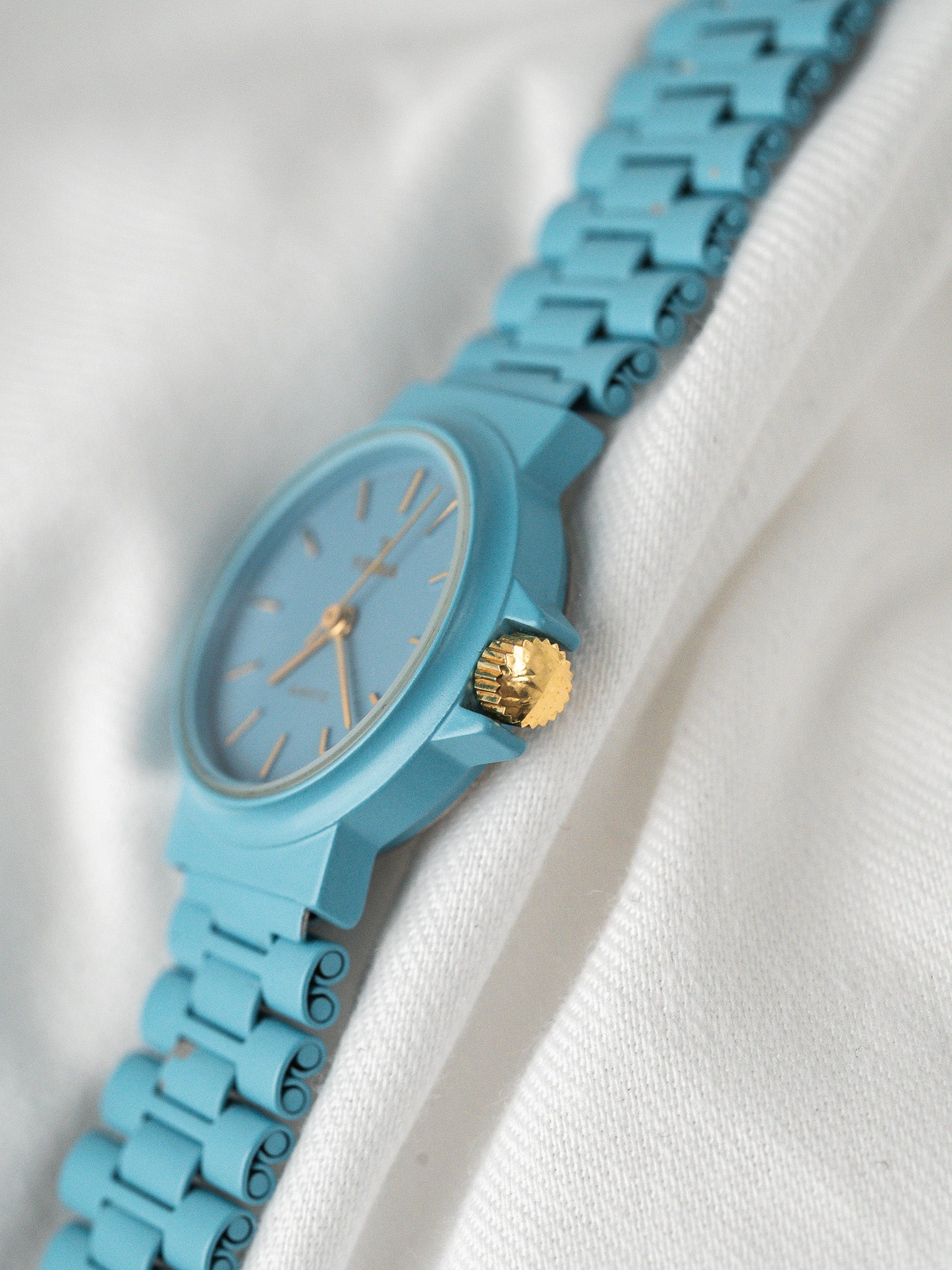 Montre Yema Vintage Turquoise — Laqué Format Mini (1990s)
