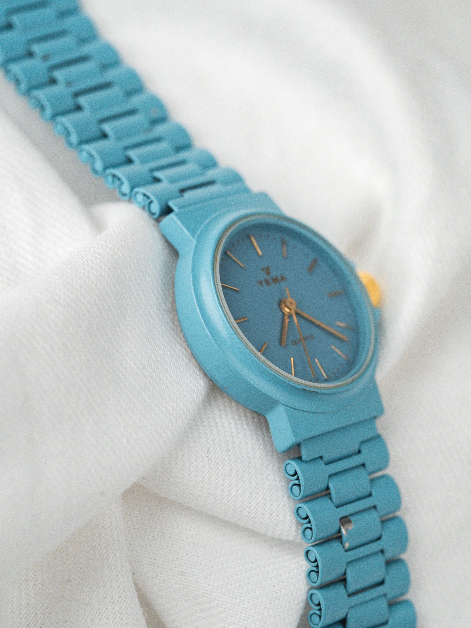Montre Yema Vintage Turquoise — Laqué Format Mini (1990s)