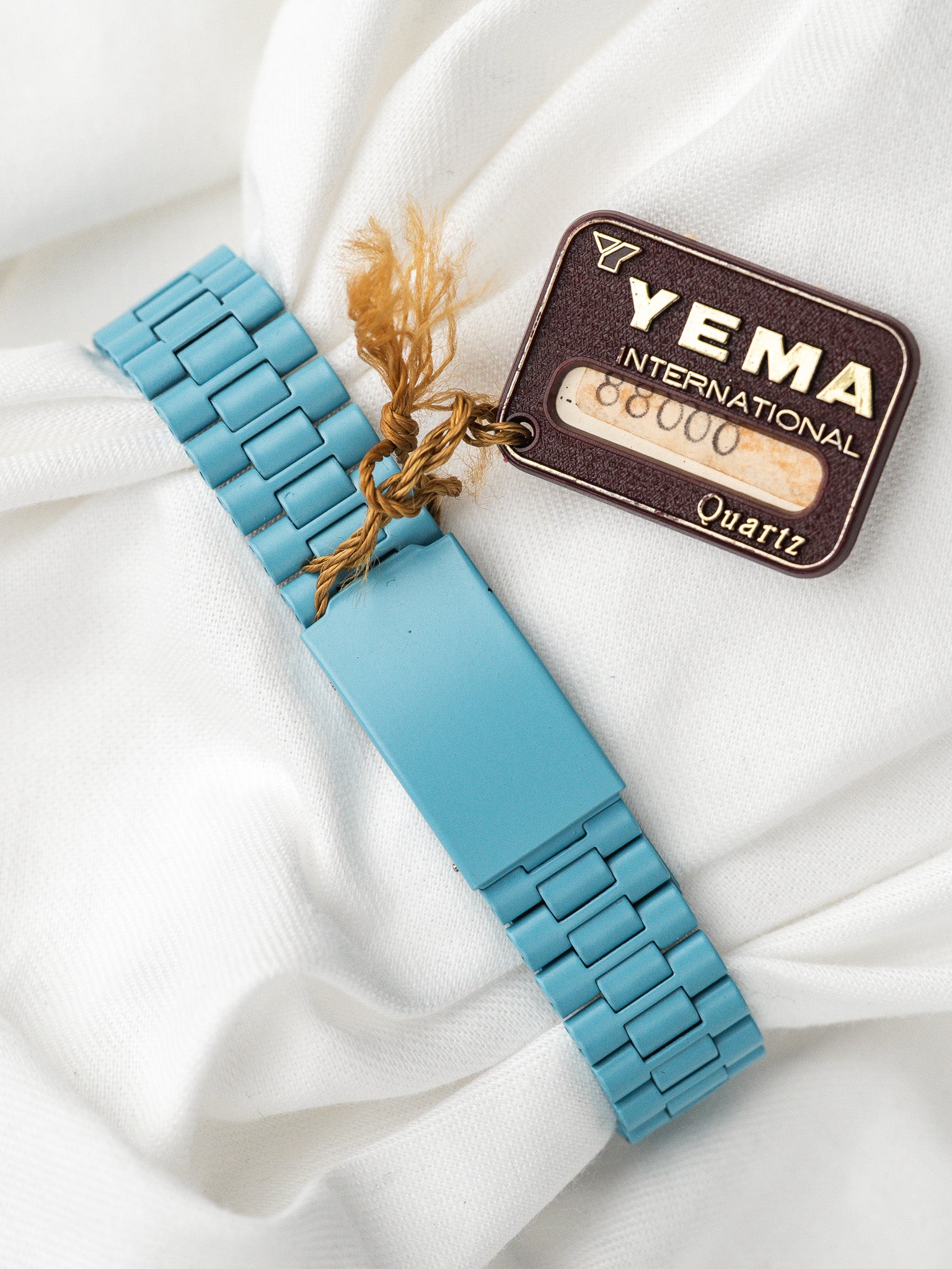 Montre Yema Vintage Turquoise — Laqué Format Mini (1990s)