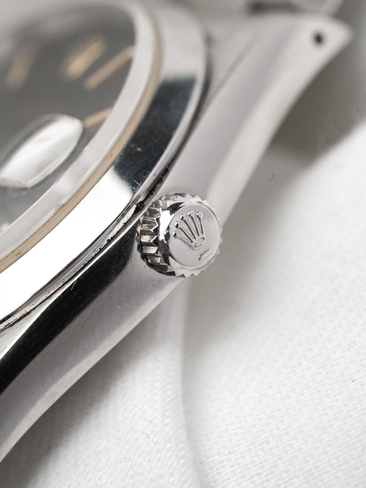 Montre Rolex Vintage Oysterdate 6694 — Cadran Noir Or (1976)