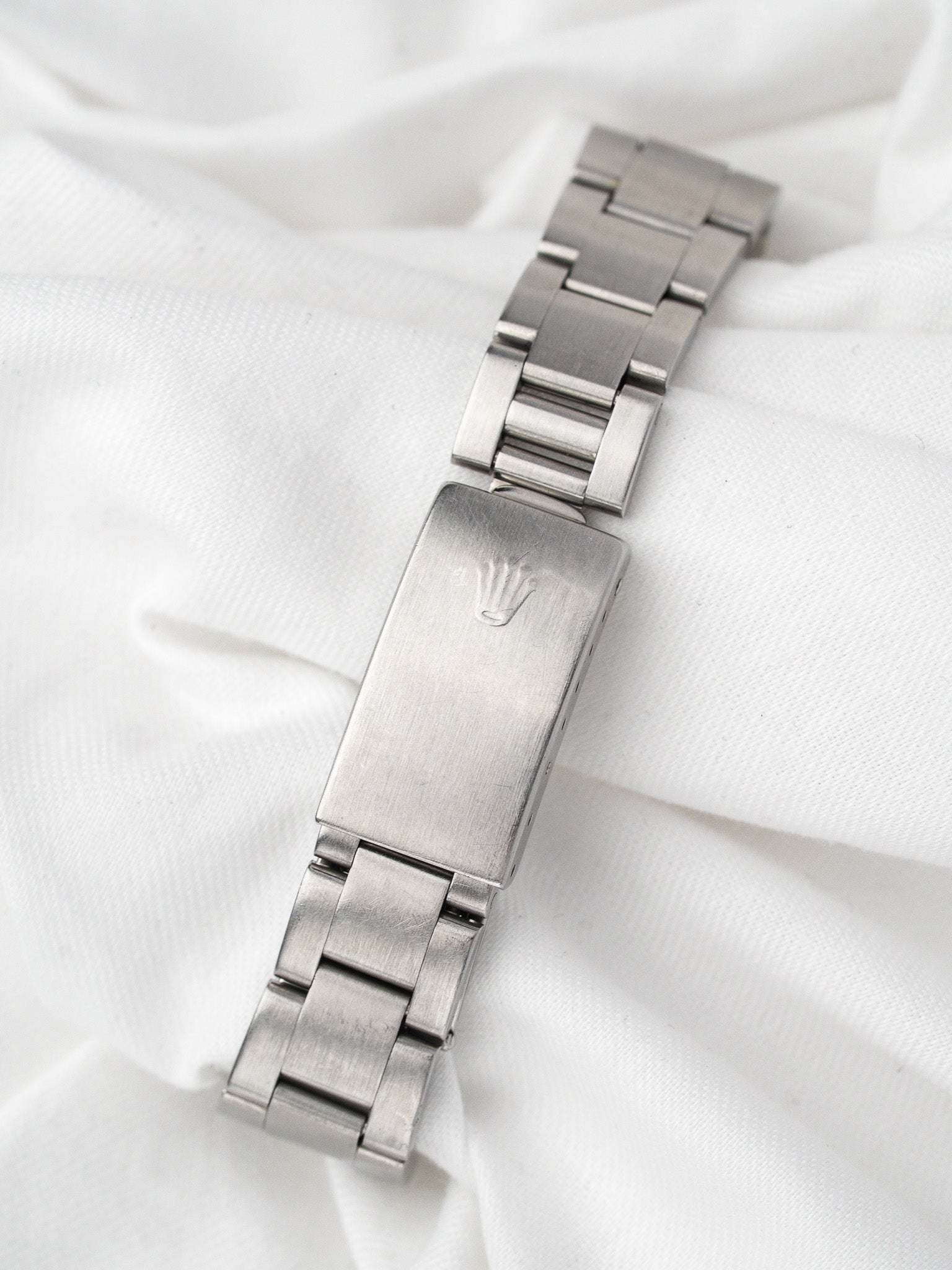 Montre Rolex Vintage Oysterdate 6694 — Cadran Noir Or (1976)
