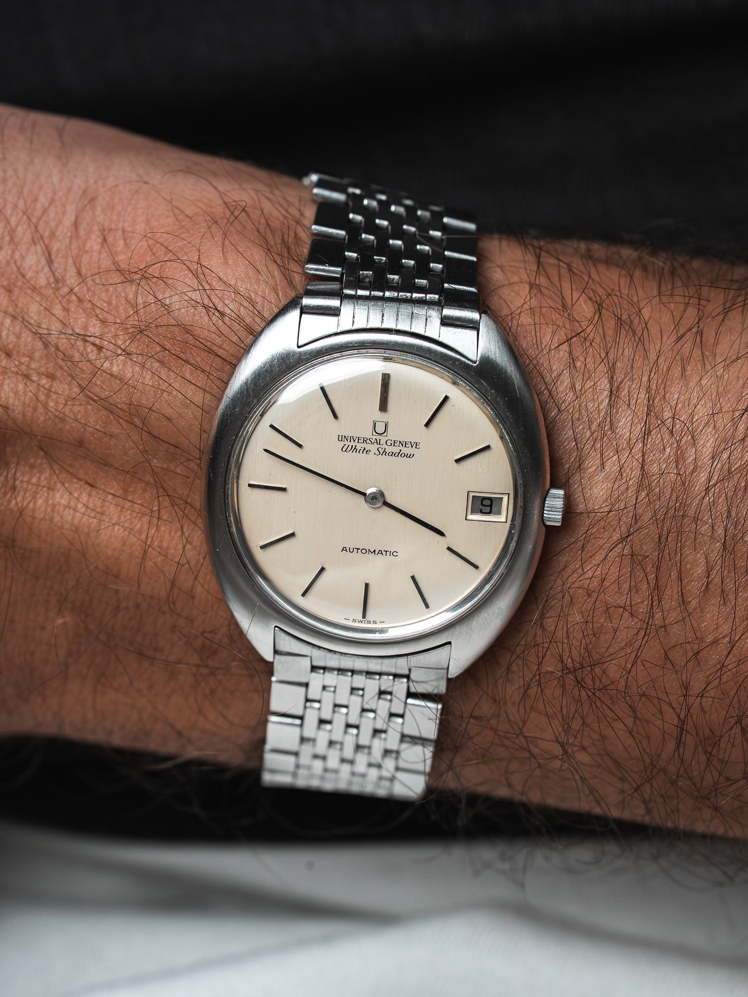 Montre Universal Genève White Shadow — Micro-Rotor Date (1970)
