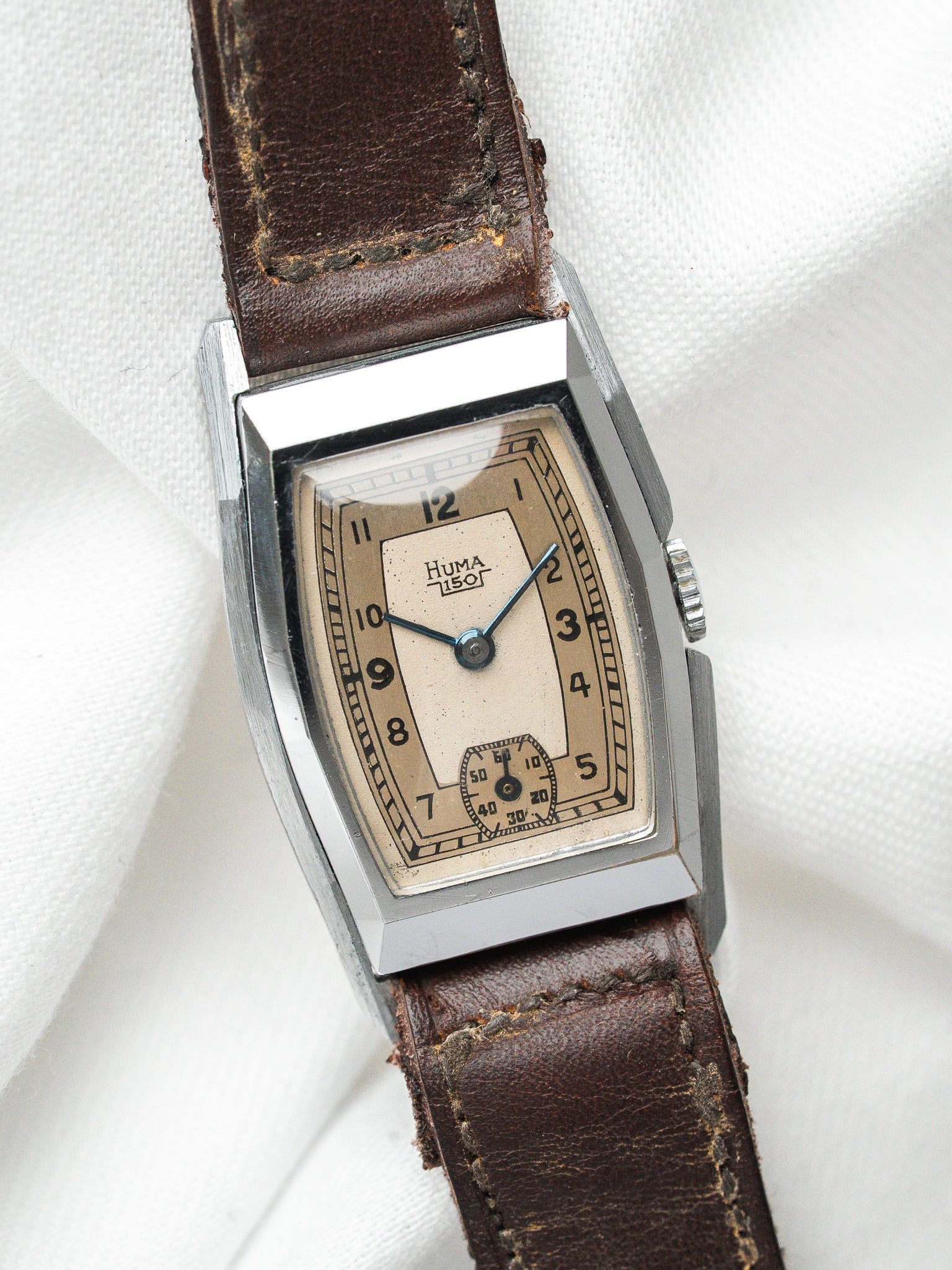 Montre Huma Vintage Tonneau — Cadran Secteurs NOS (1940s)
