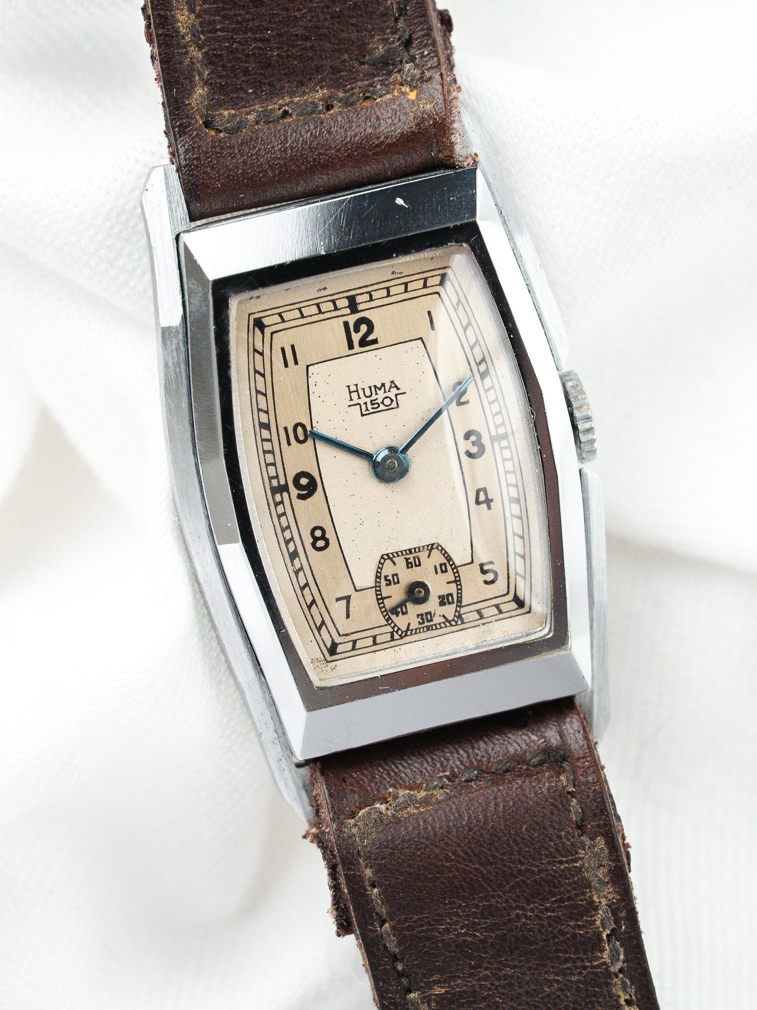 Montre Huma Vintage Tonneau — Cadran Secteurs NOS (1940s)