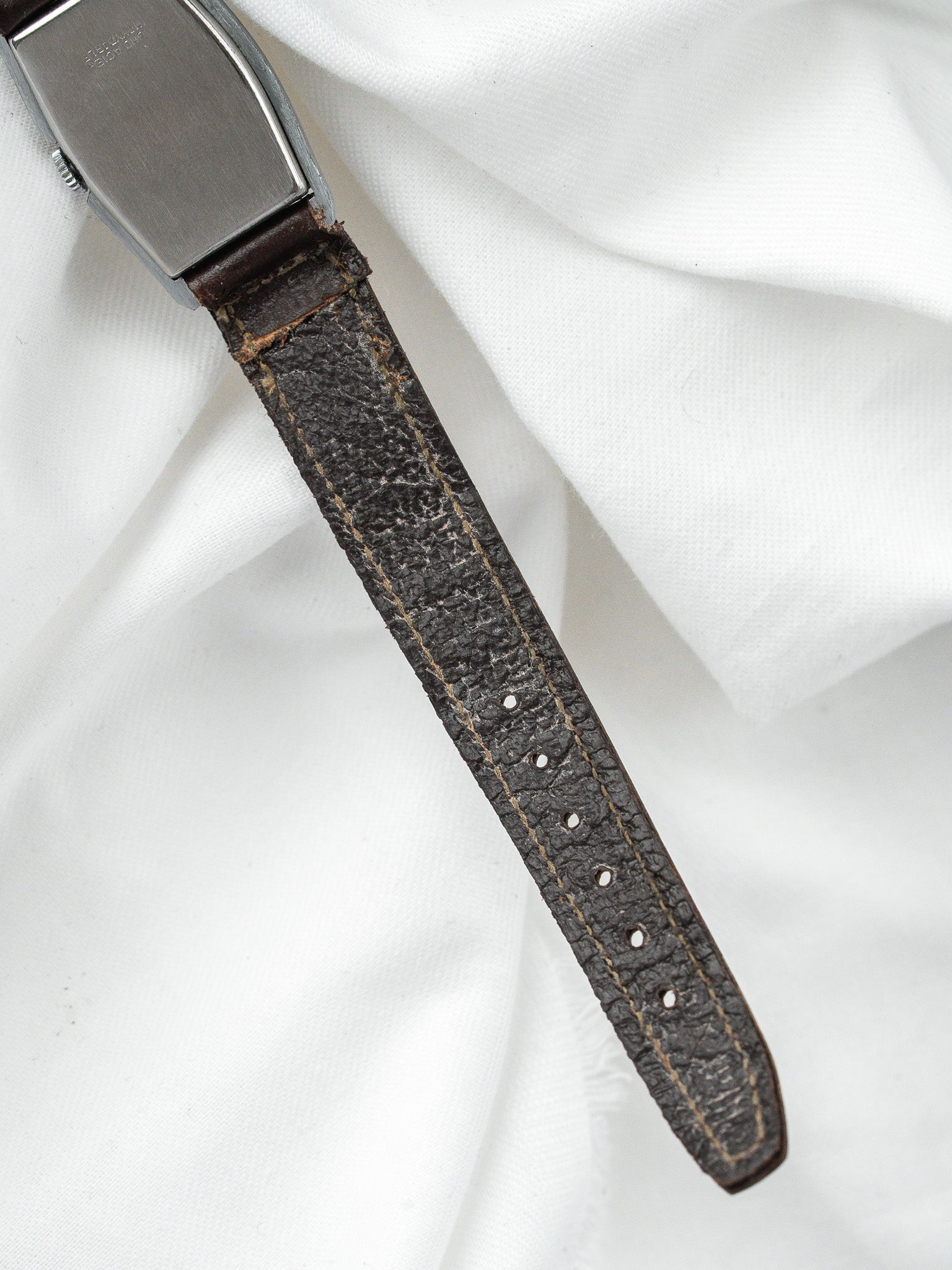 Montre Huma Vintage Tonneau — Cadran Secteurs NOS (1940s)