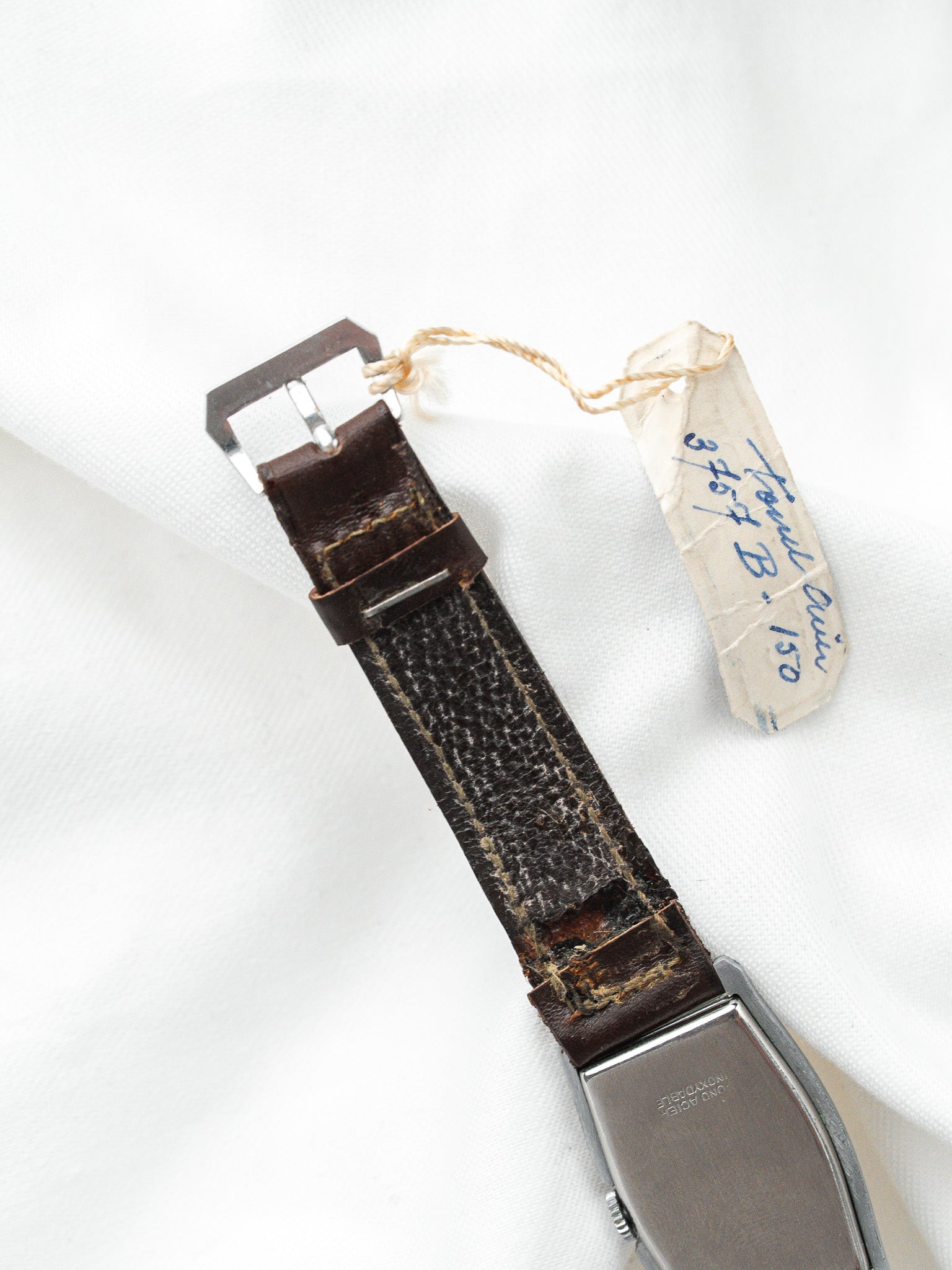 Montre Huma Vintage Tonneau — Cadran Secteurs NOS (1940s)