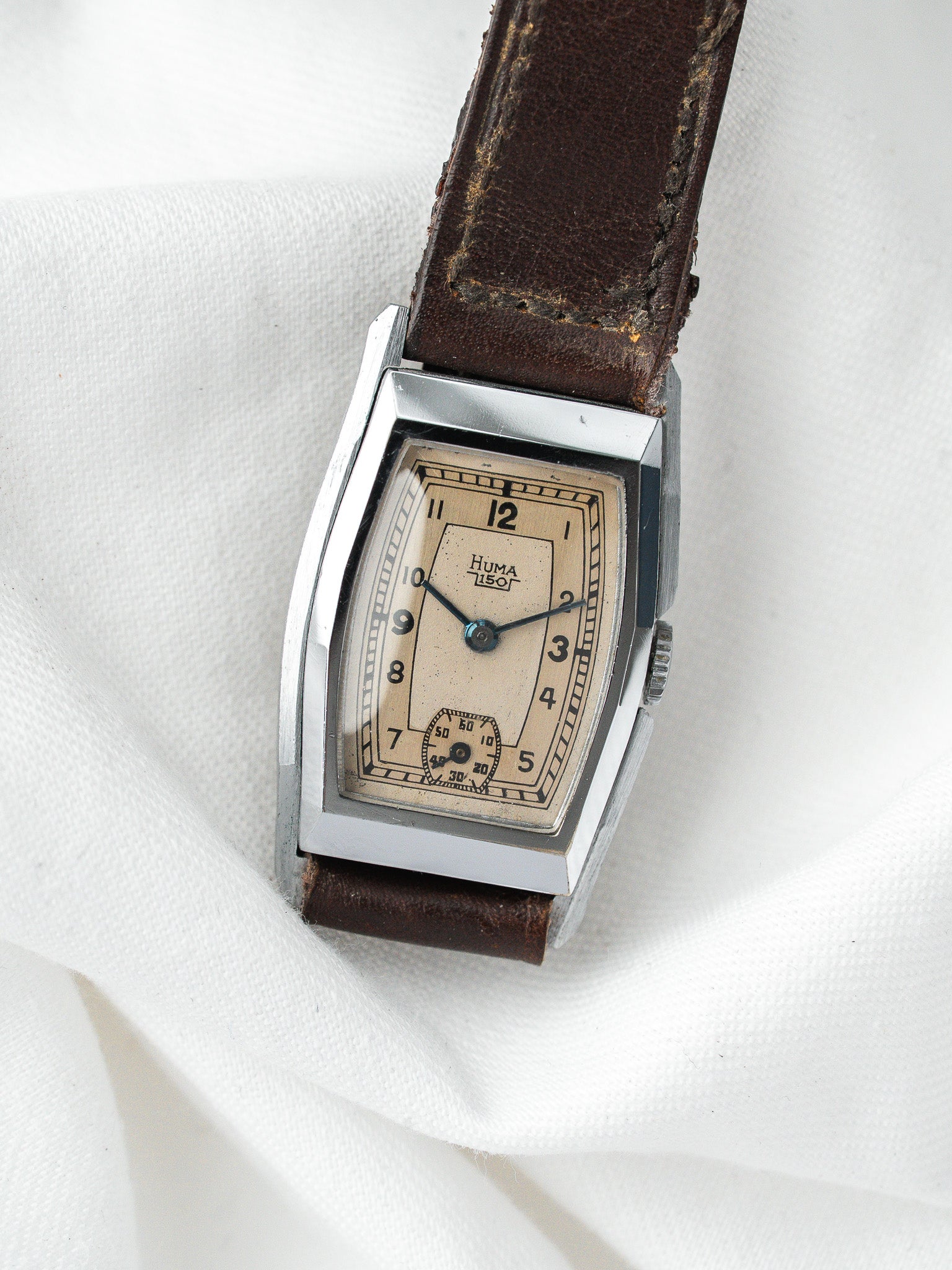 Montre Huma Vintage Tonneau — Cadran Secteurs NOS (1940s)
