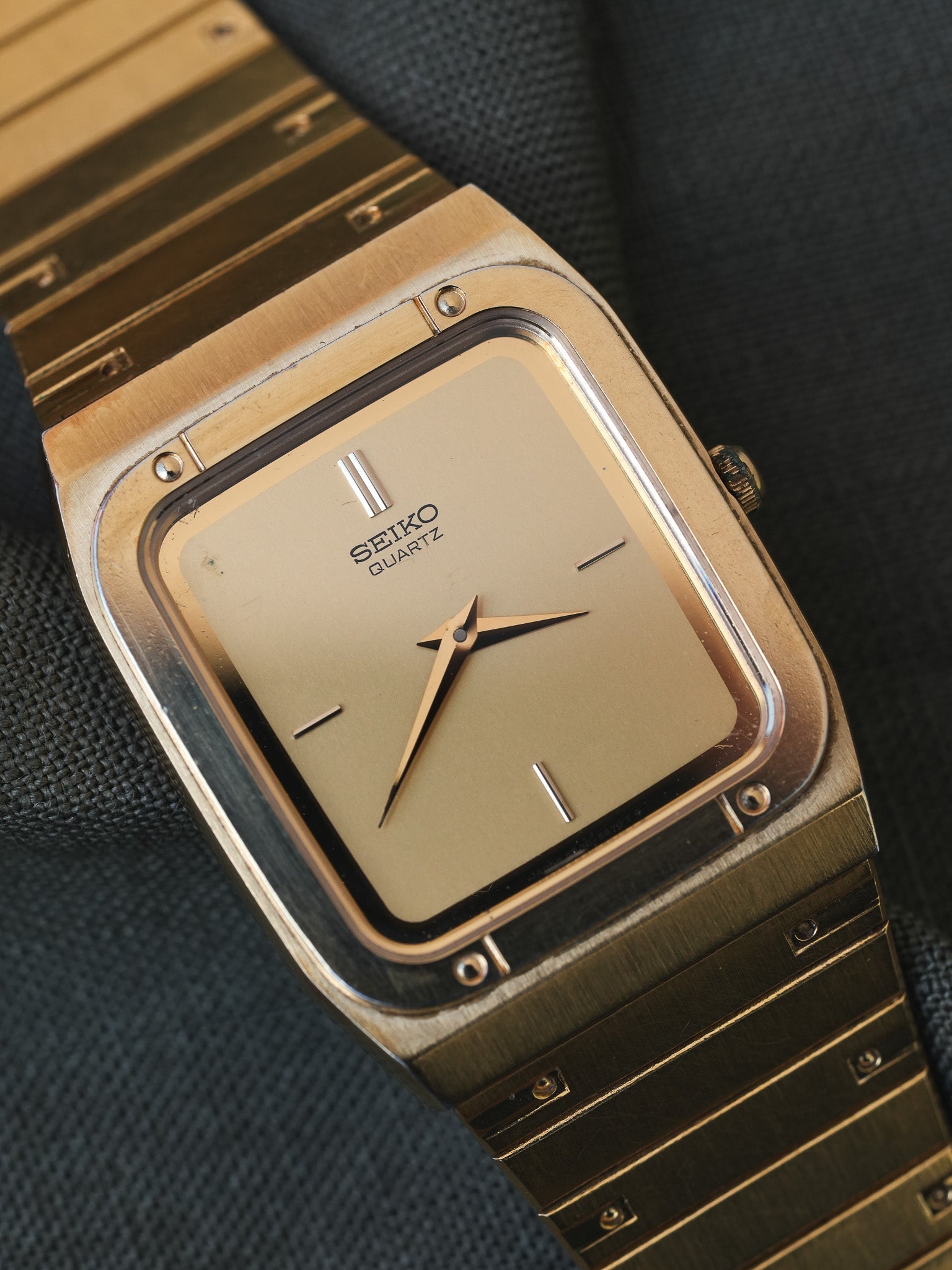 Seiko - Bracelet Intégré Doré Dauphine - 1982