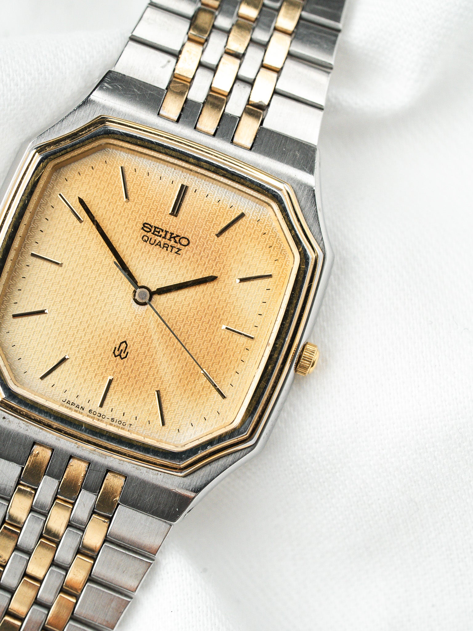 Seiko Watch Oktogonal Bicolor — Goldenes guillochiertes Zifferblatt (1988) 