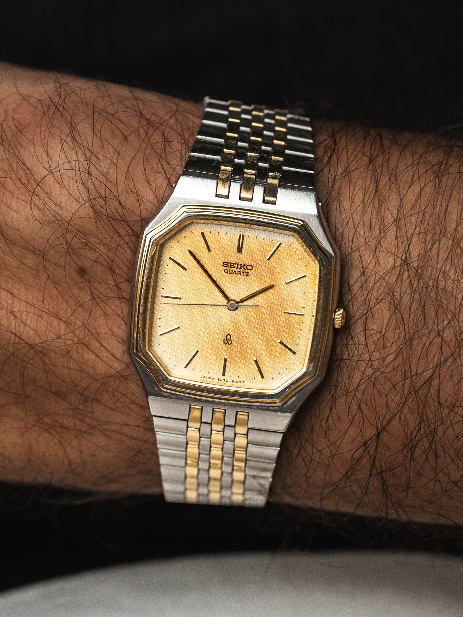 Seiko Watch Oktogonal Bicolor — Goldenes guillochiertes Zifferblatt (1988) 
