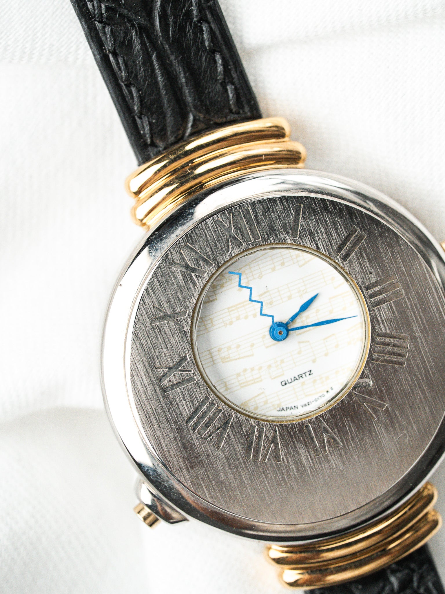 Montre Seiko Mélodie V421-0040 — Cadran Partition Aiguilles Éclair (1990)
