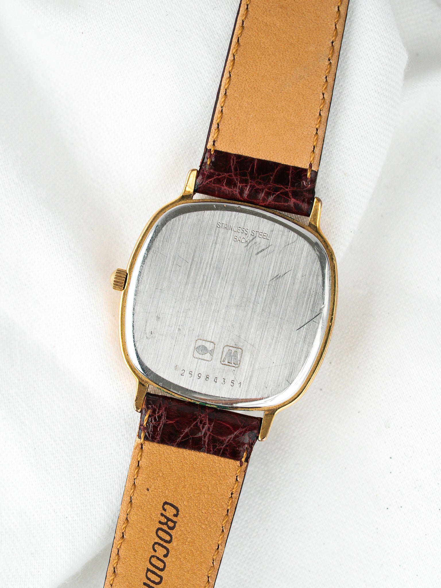 Longines Quartz Plaquée Or — Coussin Cadran Rayé Deux Aiguilles (1980s)