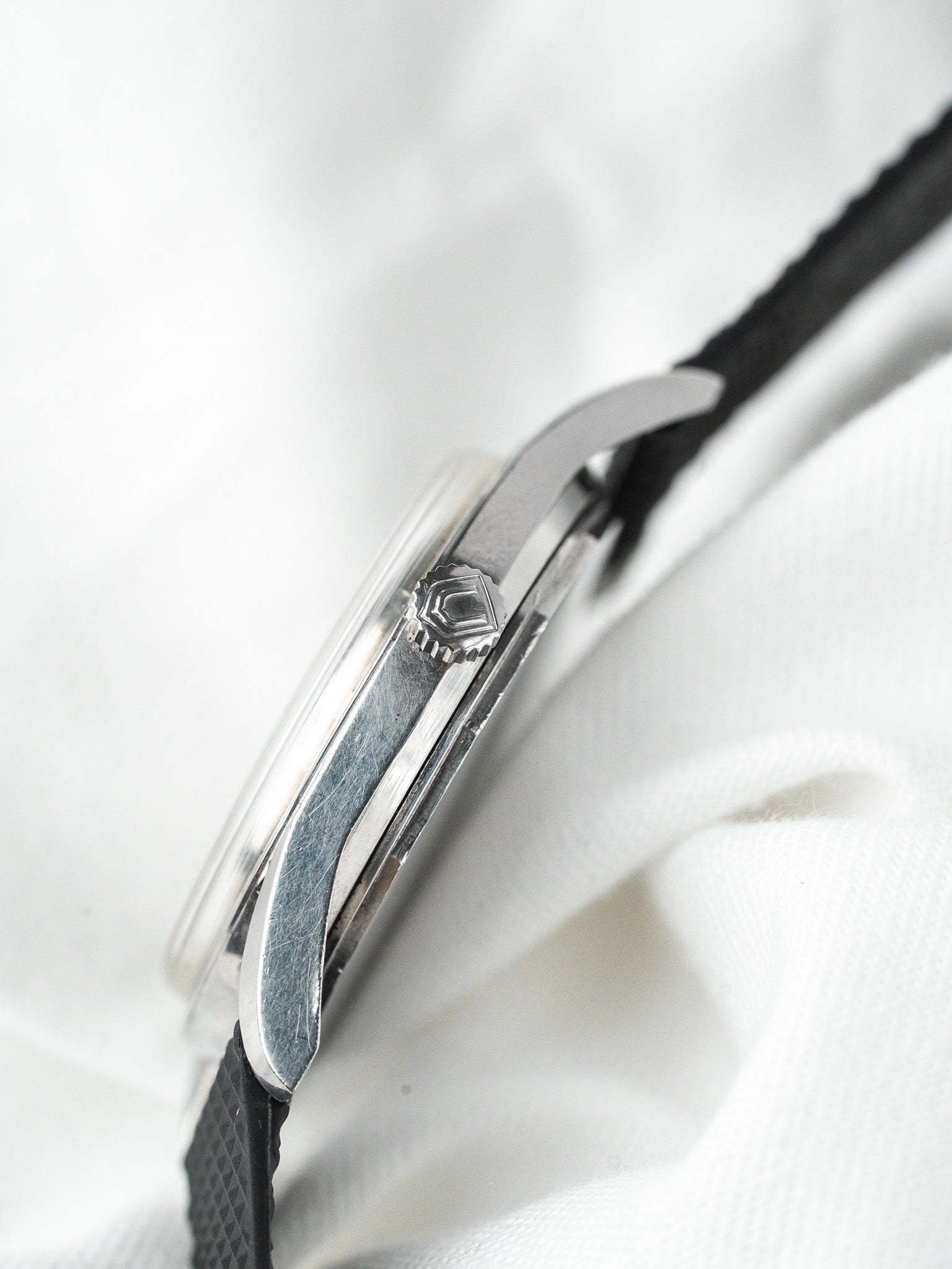 Universal Genève Polerouter Watch Date — Micro-Rotor Crosshair (1959) 