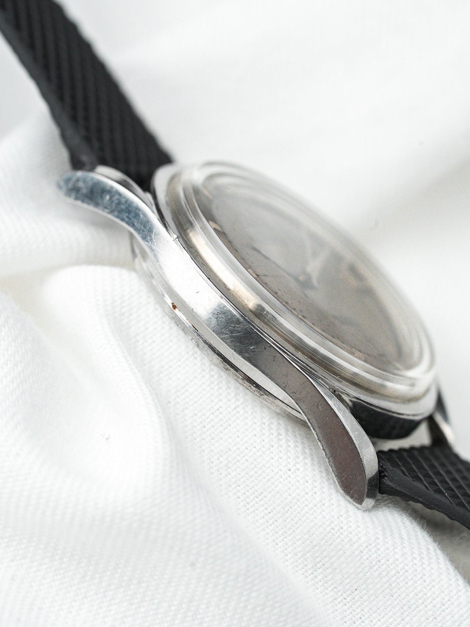 Universal Genève Polerouter Watch Date — Micro-Rotor Crosshair (1959) 