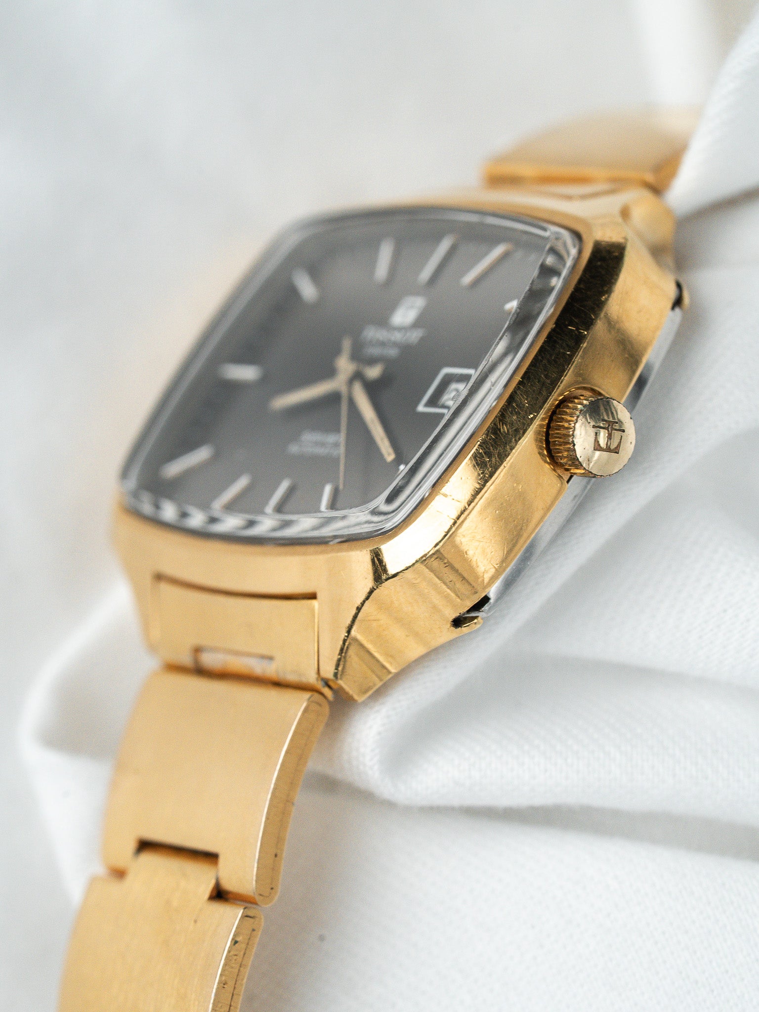 Montre Tissot Seven Automatique — Boîtier TV Taupe (1970s)