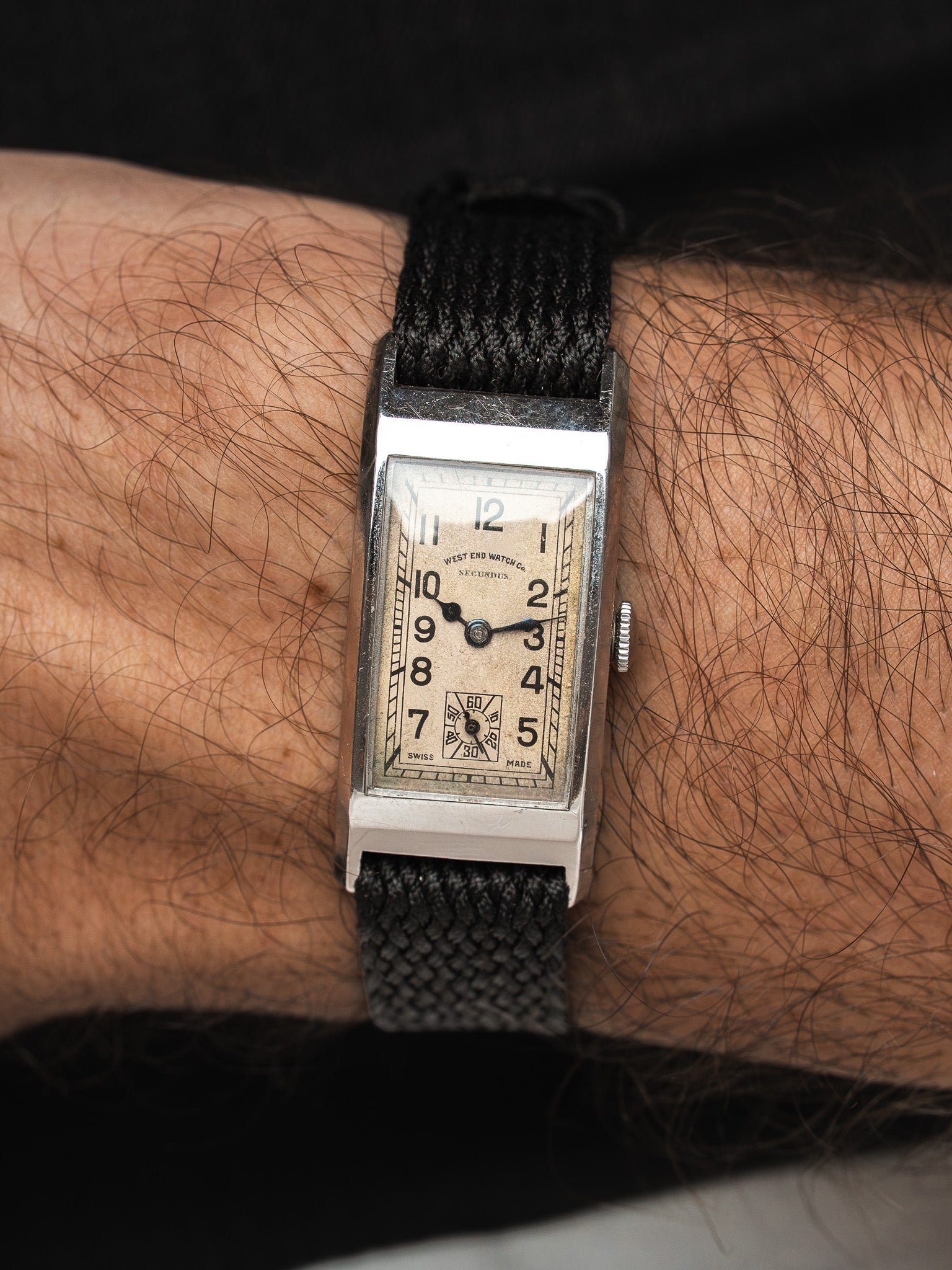 West End Watch Co Secundus Uhr — Tank länglich gebogen (1930s) 