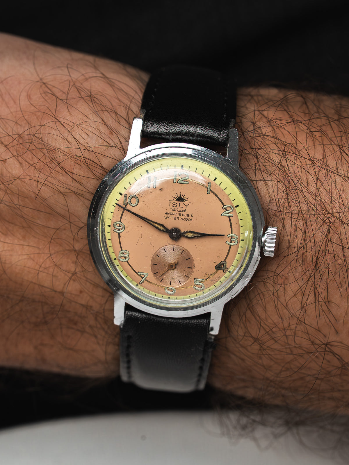Montre Isly Acier — Cadran Bicolore Saumon, Petite Seconde (1950s)