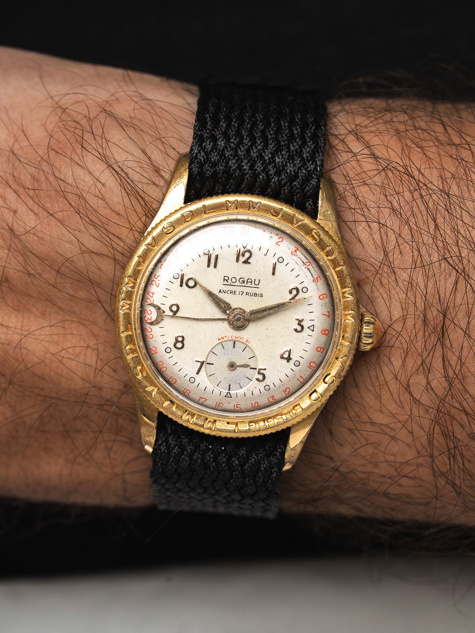 Rogau Calendrier Watch Lünette Tage — Rotes Datum, vergoldet (1950s) 