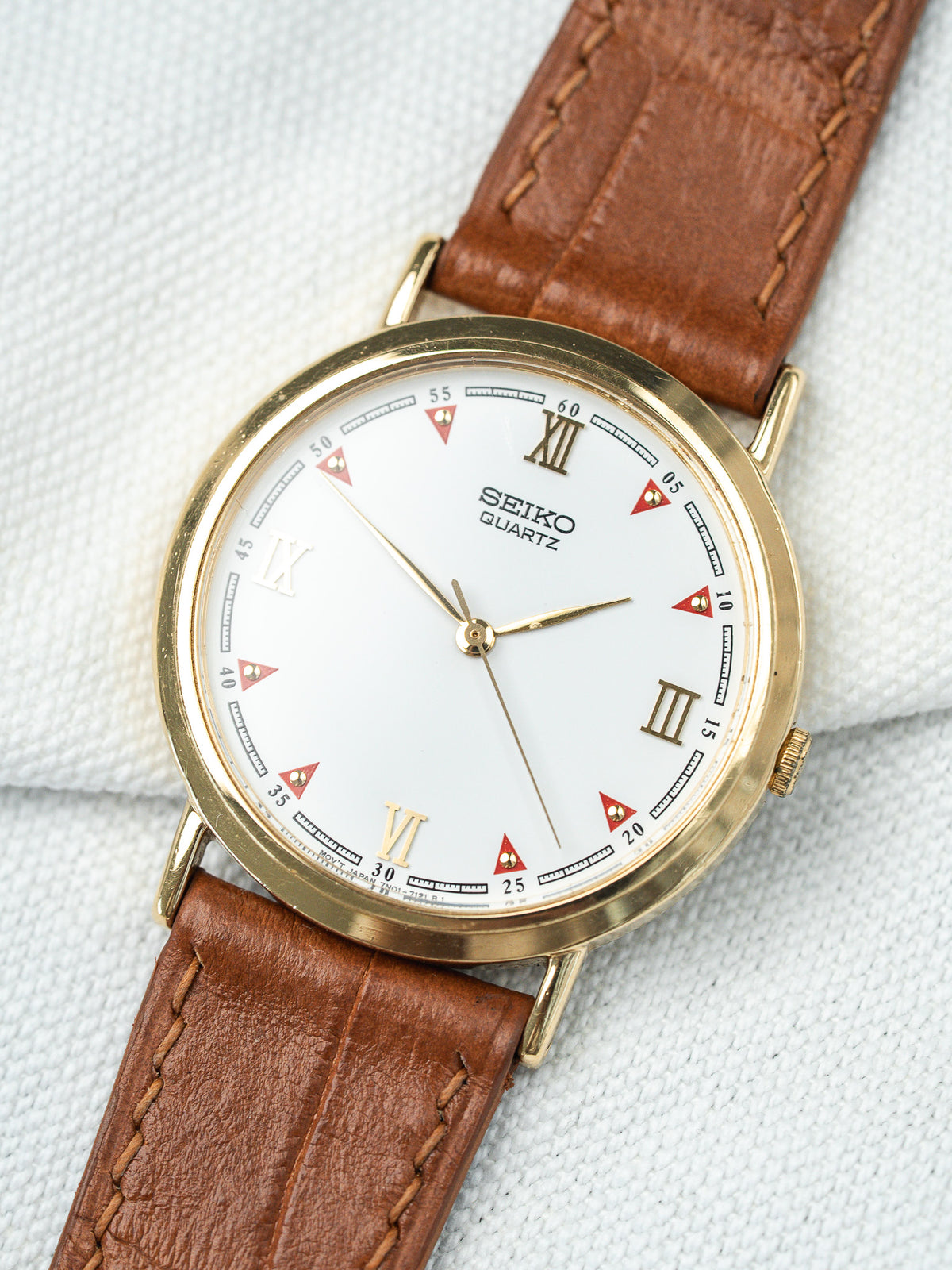 Signature Seiko Quartz et graduation noire - Montre Seiko 7N01-7001 - Atelier Victor