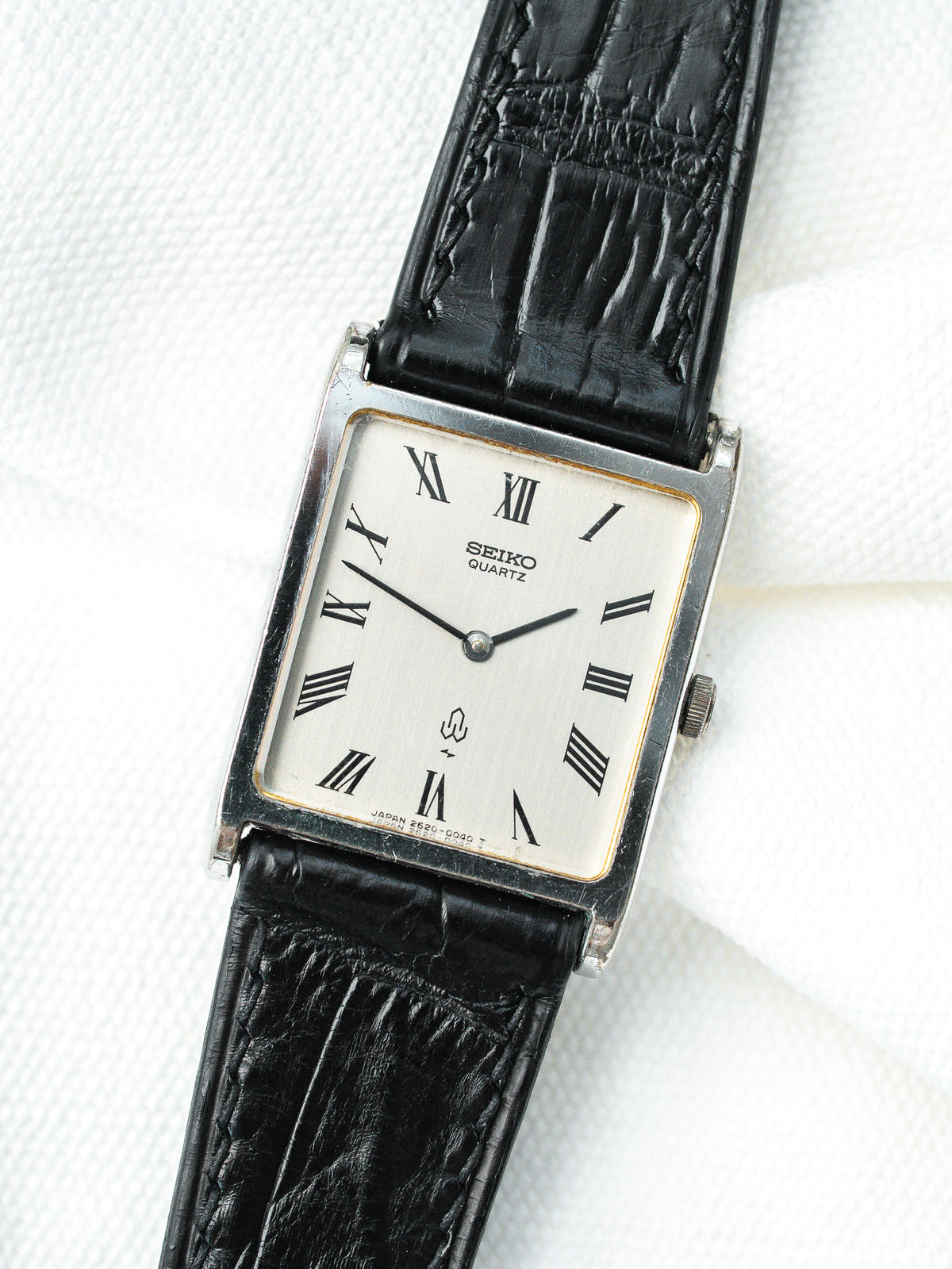 Couronne acier à 3 heures - Montre Seiko Quartz 2620-5000 - Atelier Victor